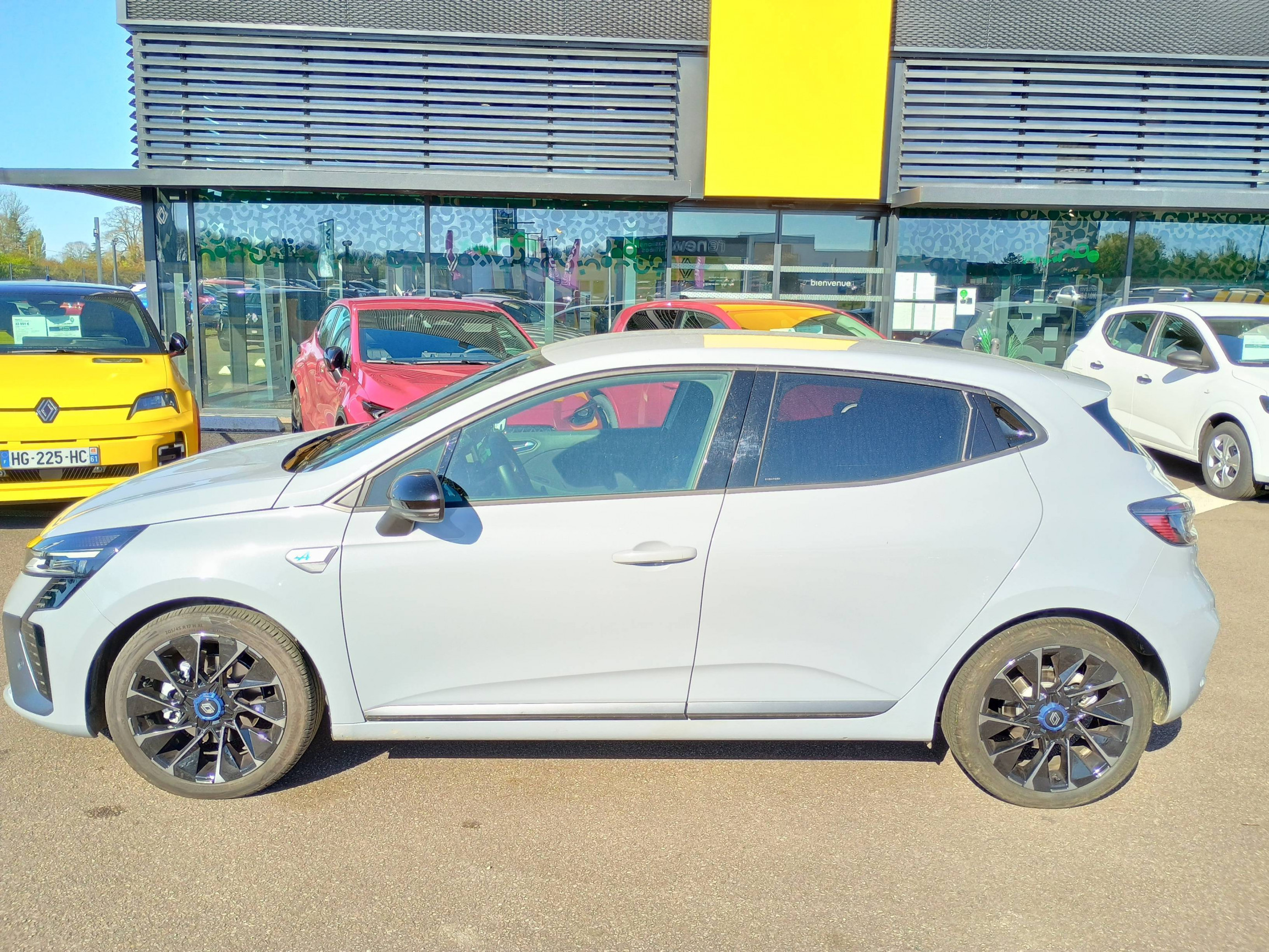 Vente en ligne Renault Clio 5 Clio E-Tech full hybrid 145 ch GSR2 au prix de 22 374 €