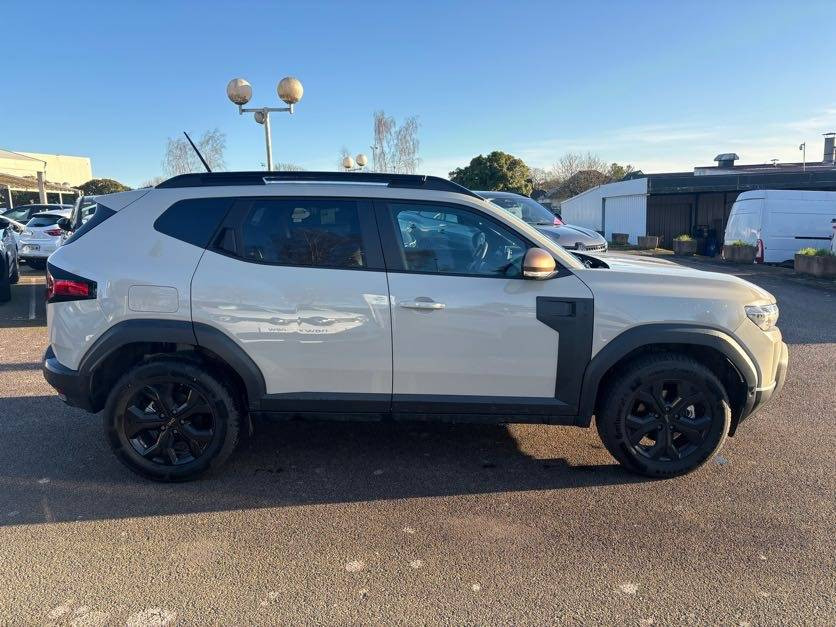 Vente en ligne Dacia Duster  Hybrid-G 150 4x4 au prix de 30 490 €