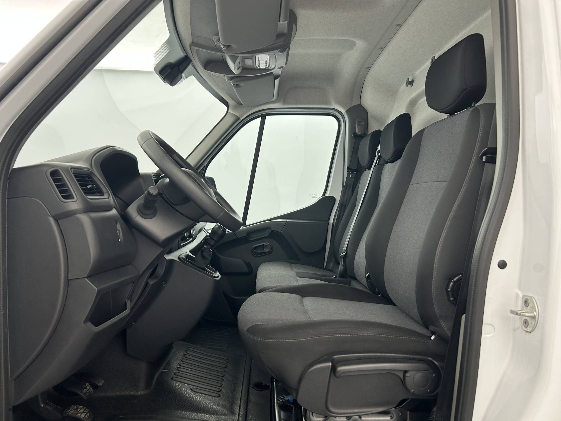 Vente en ligne Renault Master Fourgon MASTER FGN TRAC F3500 L2H2 BLUE DCI 135 au prix de 24 490 €