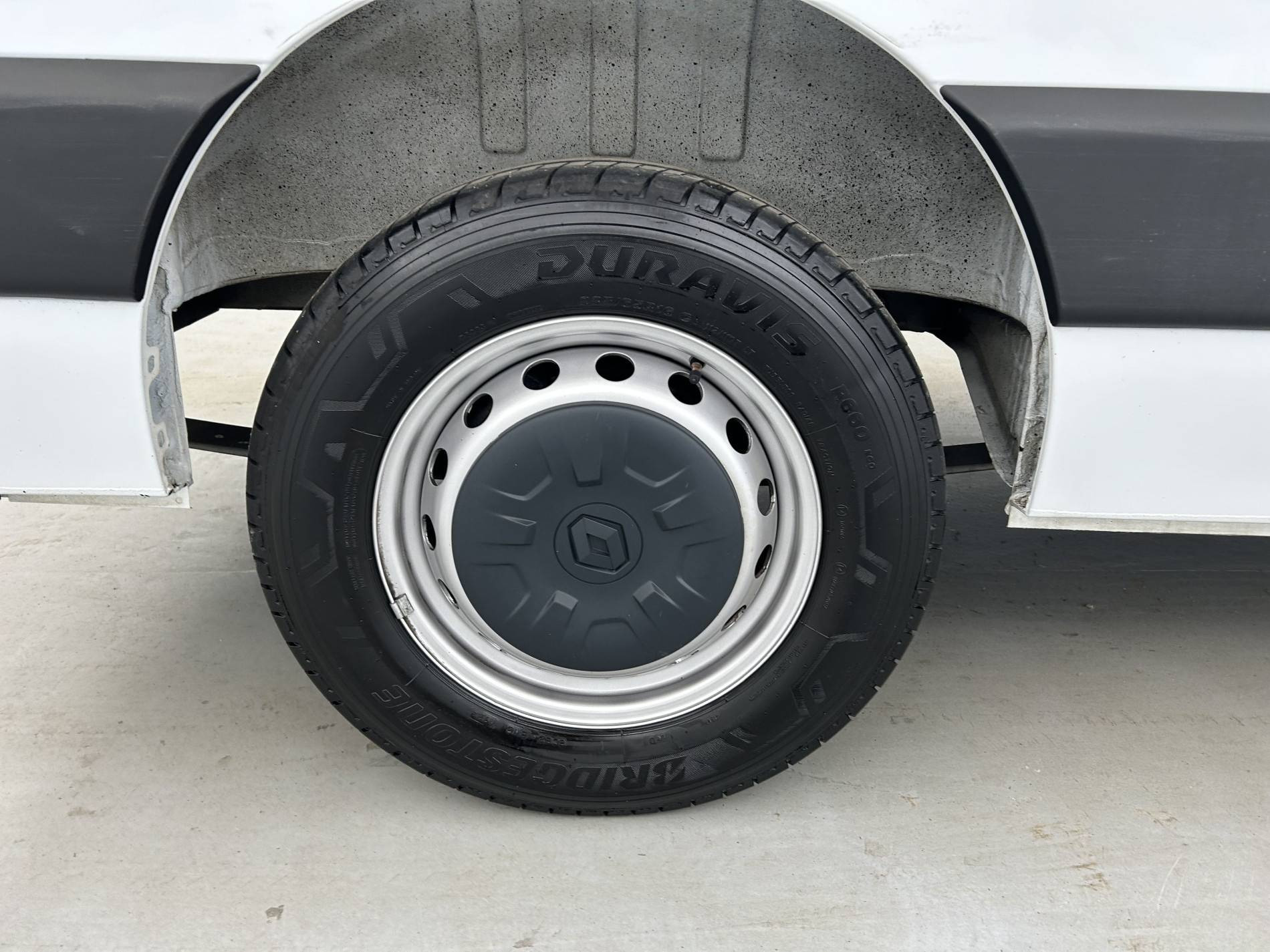 Vente en ligne Renault Master Fourgon MASTER FGN TRAC F3500 L2H2 BLUE DCI 135 au prix de 27 990 €