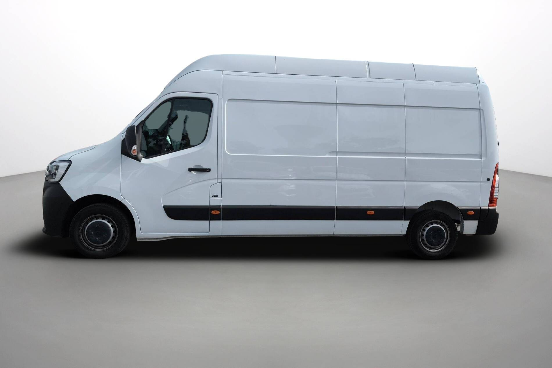 Vente en ligne Renault Master Fourgon MASTER FGN TRAC F3500 L3H3 BLUE DCI 135 au prix de 28 990 €