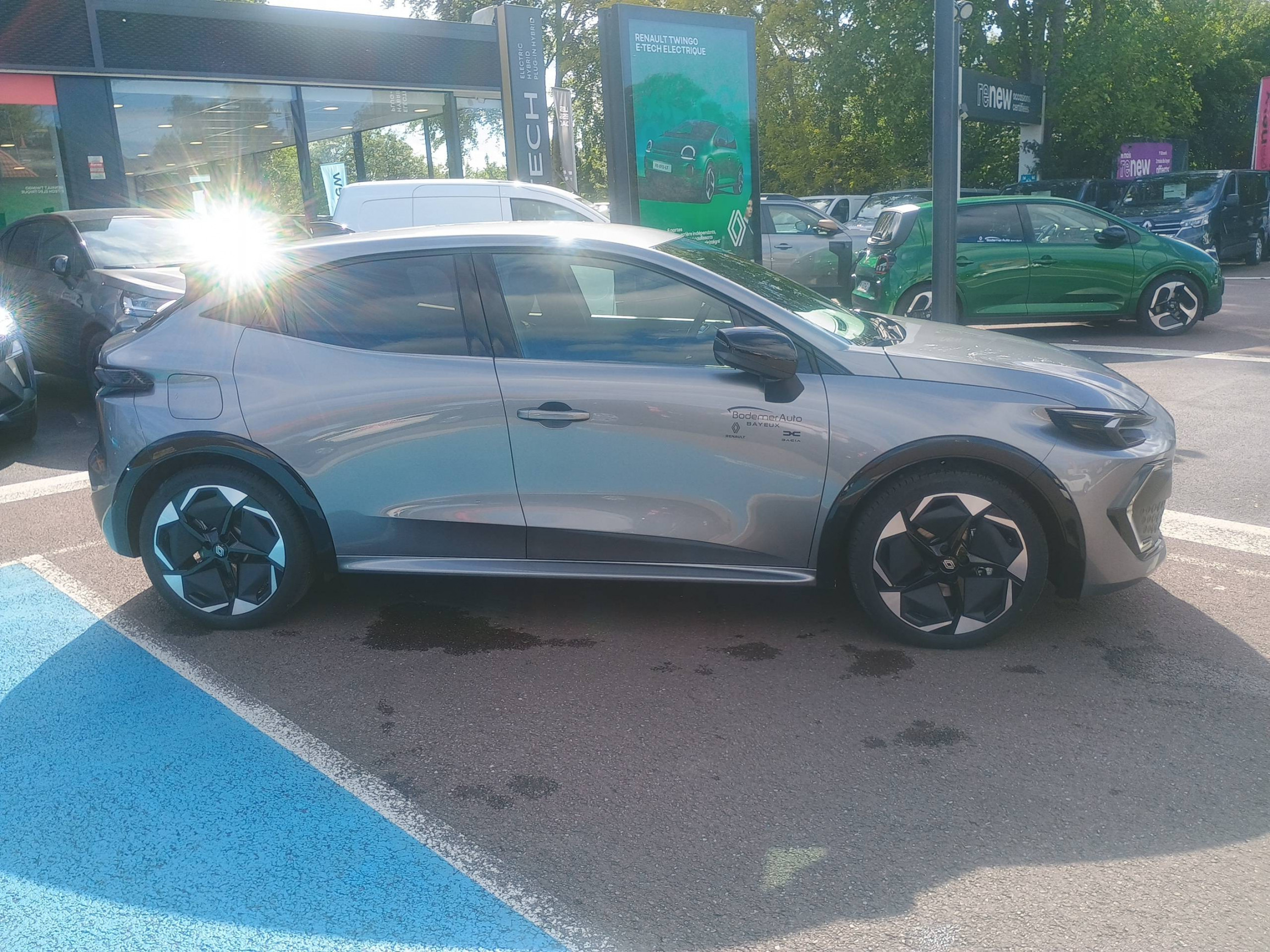 Vente en ligne Renault Clio 6 Clio E-Tech full hybrid 160 ch au prix de 28 200 €