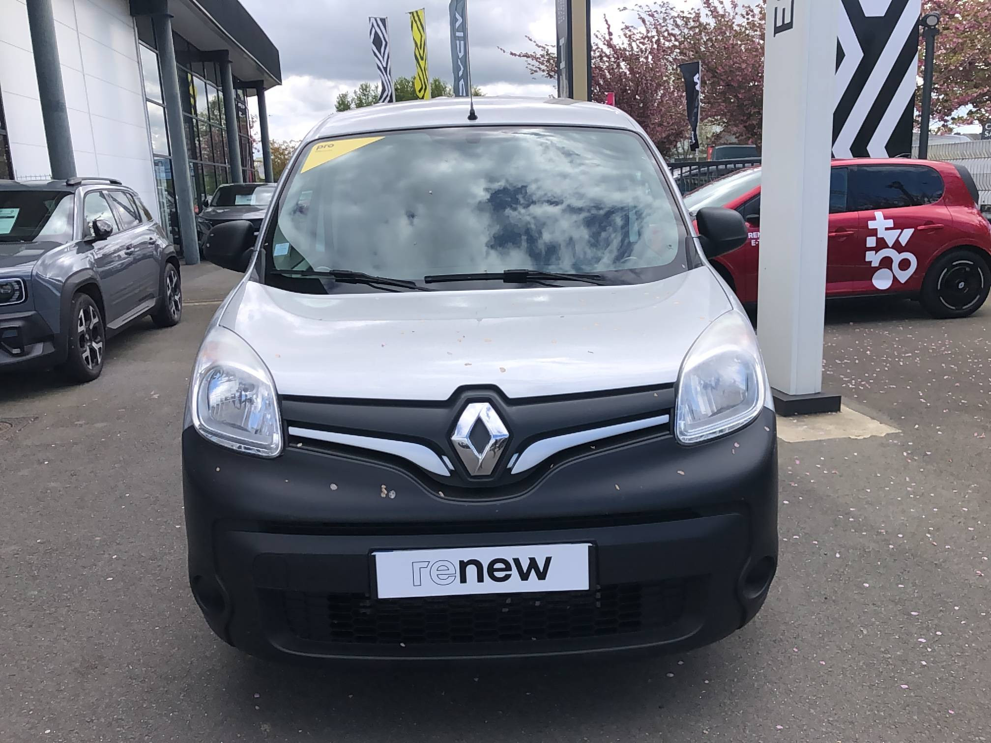 Vente en ligne Renault Kangoo Express  BLUE DCI 95 au prix de 12 990 €