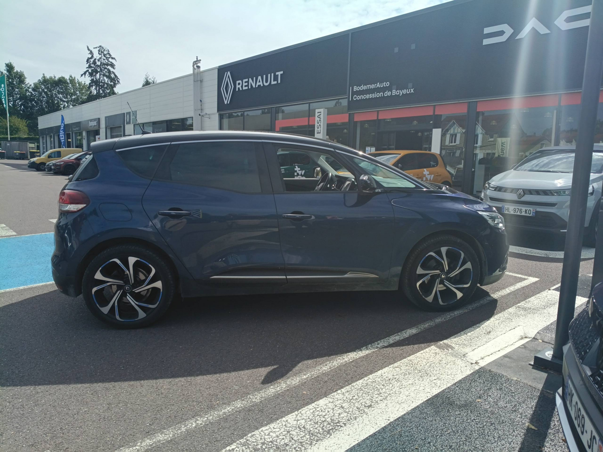 Vente en ligne Renault Scenic 4 Scenic Blue dCi 120 au prix de 14 990 €
