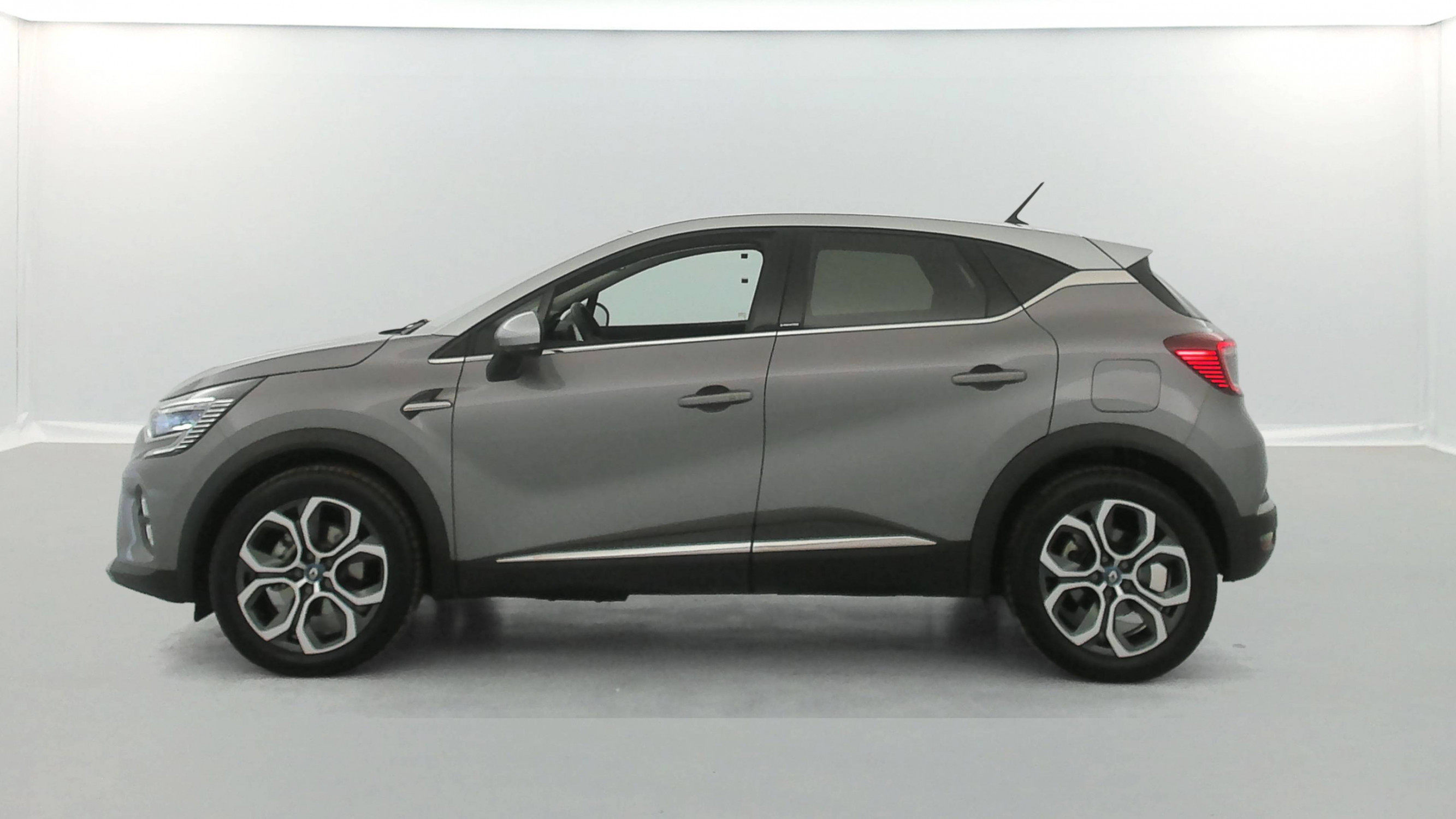 Vente en ligne Renault Captur  E-Tech Plug-in 160 au prix de 17 490 €