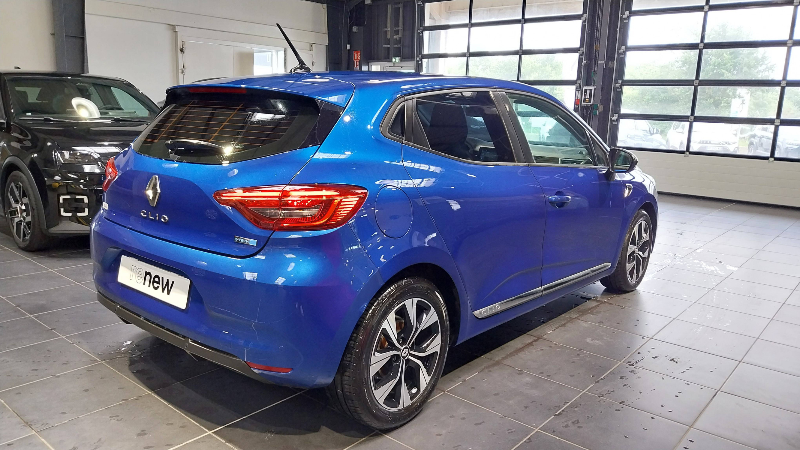 Vente en ligne Renault Clio 5 Clio E-Tech 140 - 21N au prix de 15 990 €