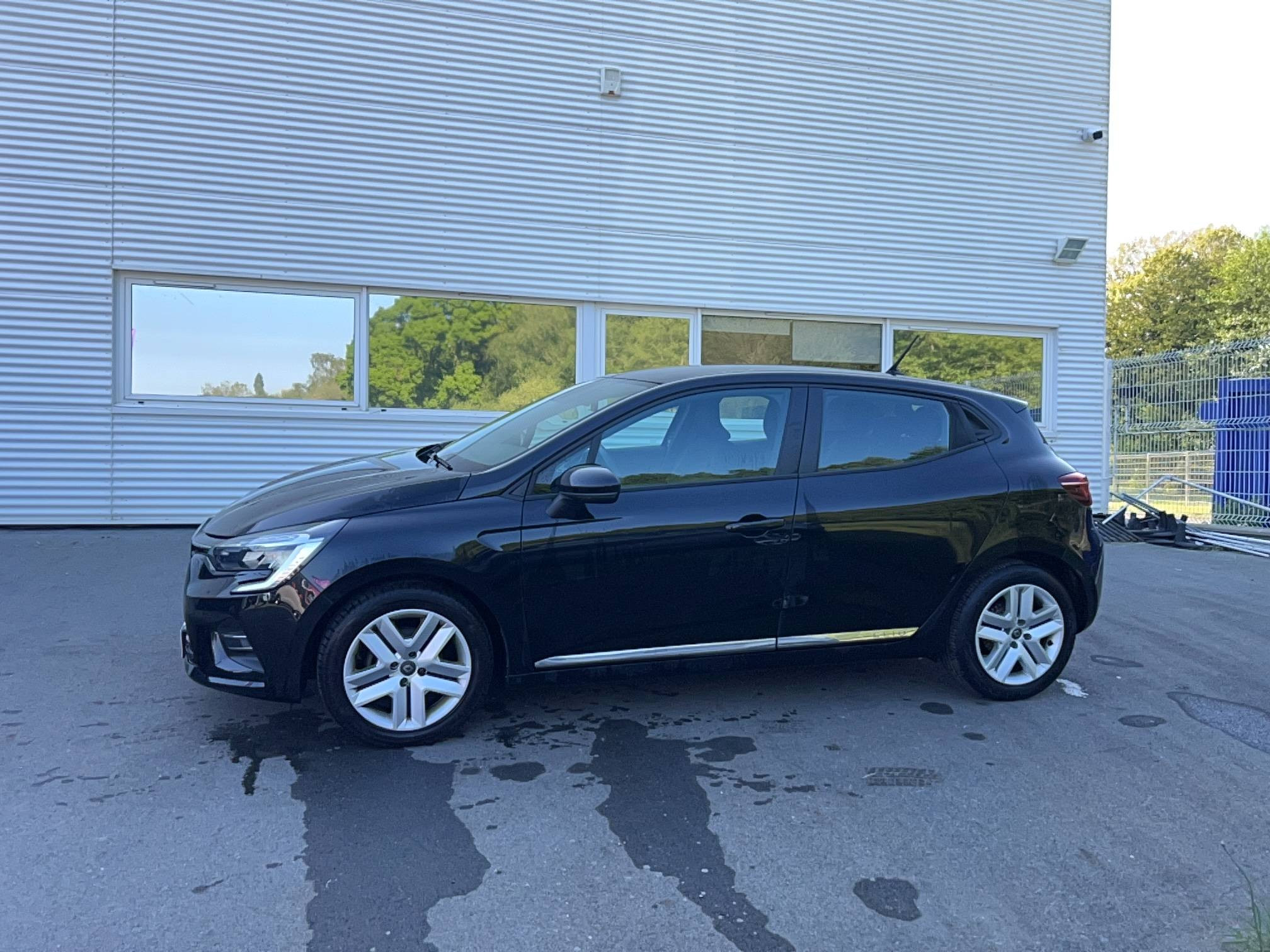 Vente en ligne Renault Clio 5 Clio TCe 90 au prix de 12 590 €