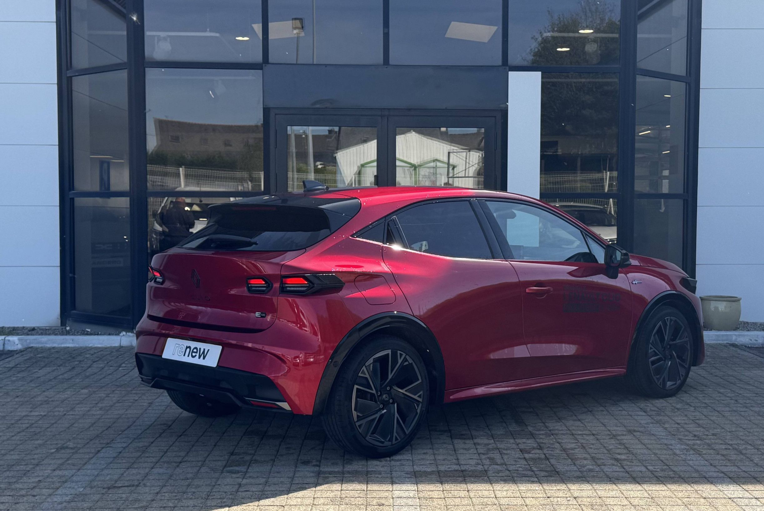 Vente en ligne Renault Clio 6 Clio E-Tech full hybrid 160 ch au prix de 29 290 €