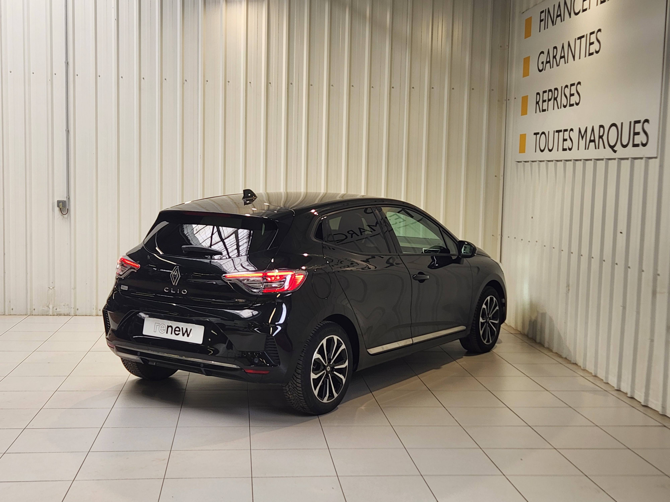 Vente en ligne Renault Clio 5 Clio E-Tech full hybrid 145 au prix de 18 890 €
