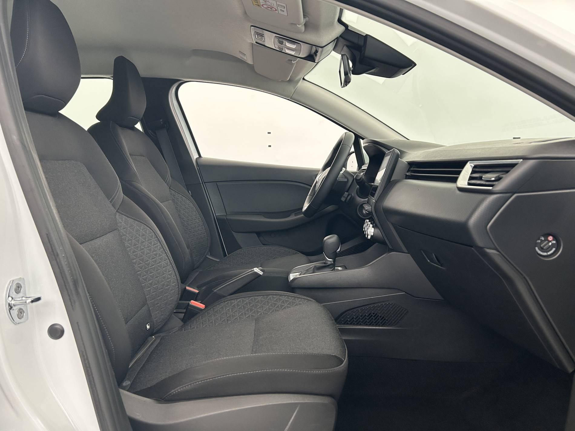 Vente en ligne Renault Clio 5 Clio E-Tech 140 - 21N au prix de 11 990 €