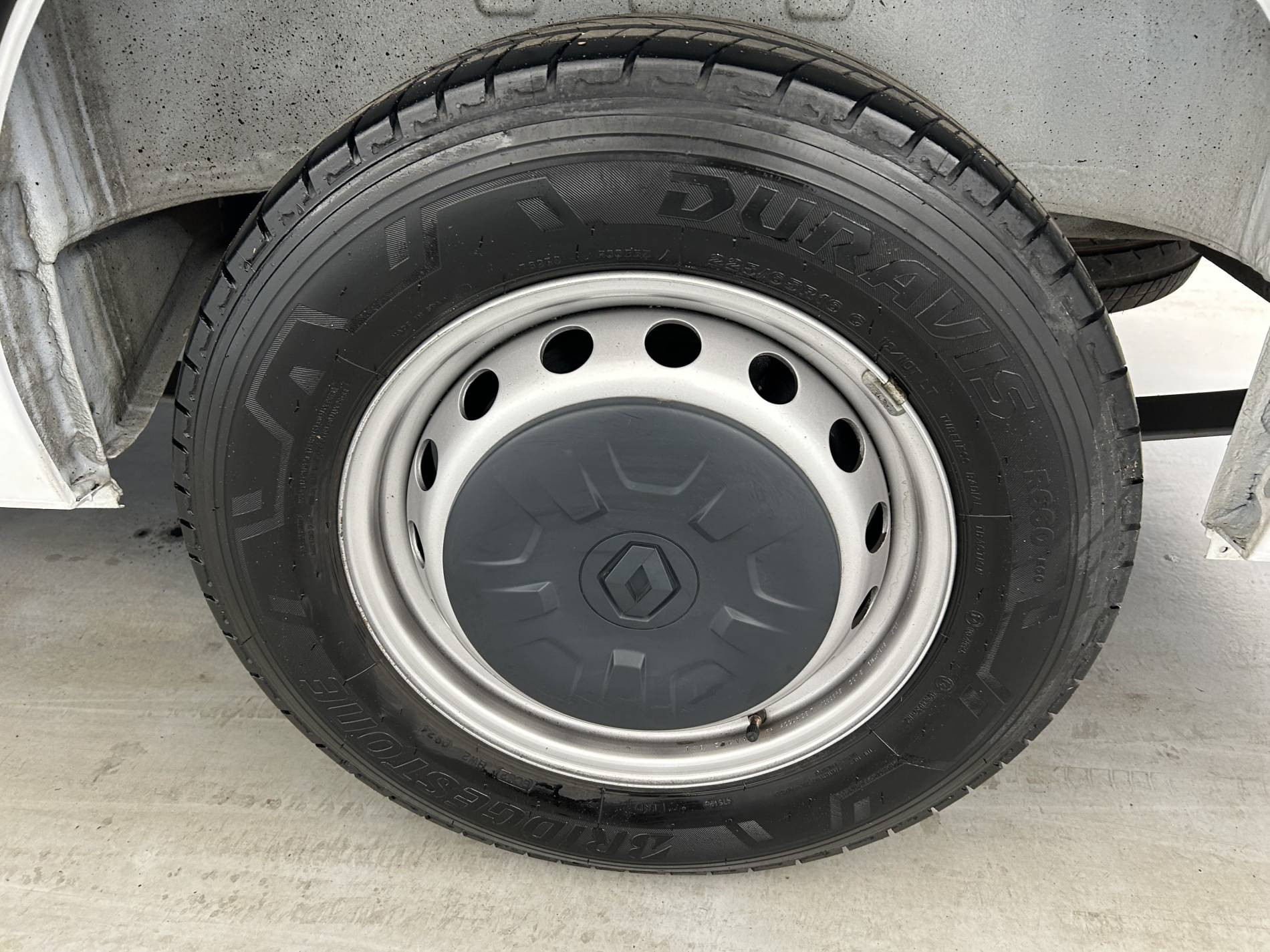 Vente en ligne Renault Master Fourgon MASTER FGN TRAC F3500 L3H3 BLUE DCI 135 au prix de 26 490 €