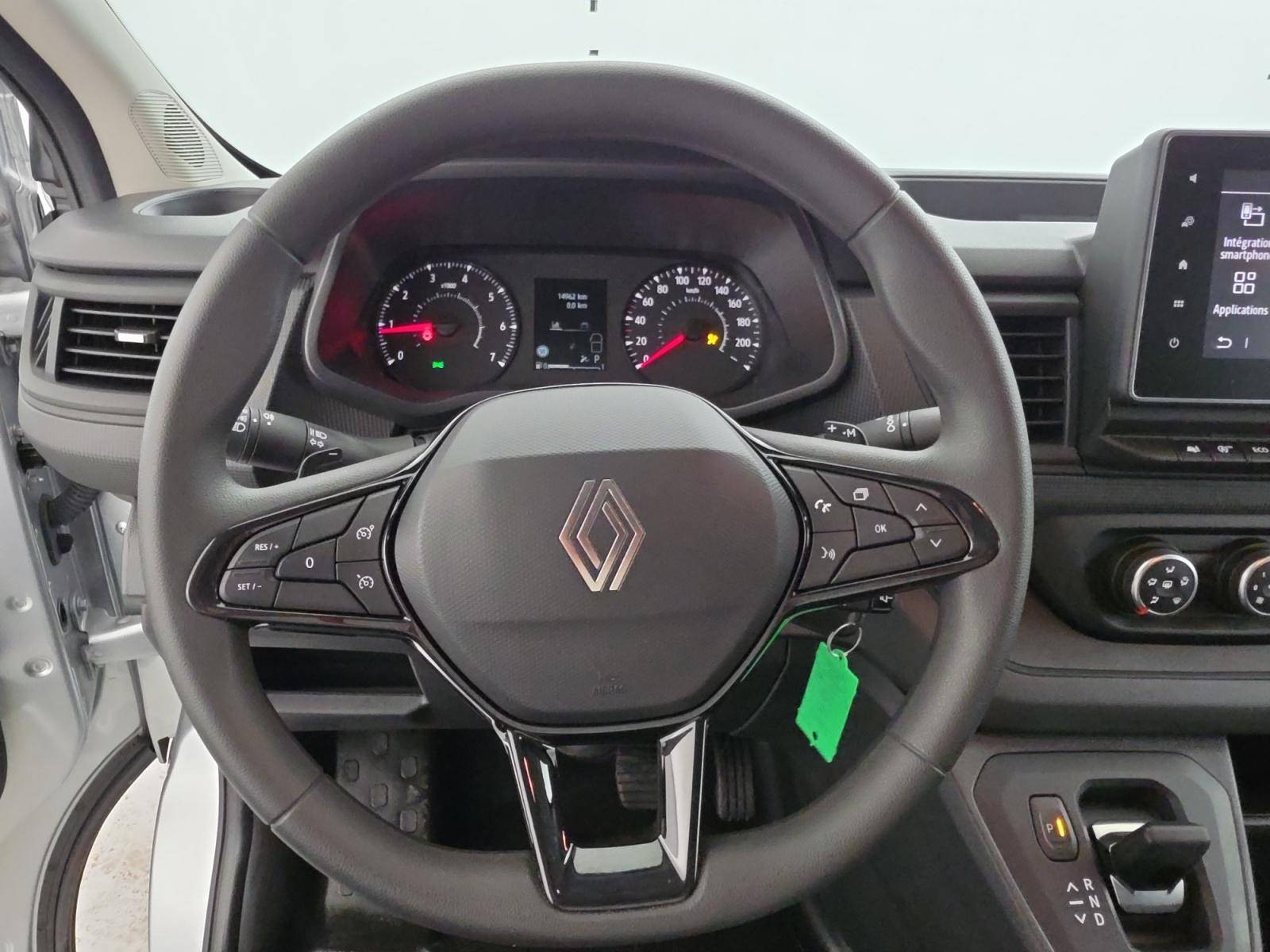 Vente en ligne Renault Trafic 3 Fourgon TRAFIC FG BLUE DCI 170 L1H1 2T8 AUTO au prix de 32 490 €