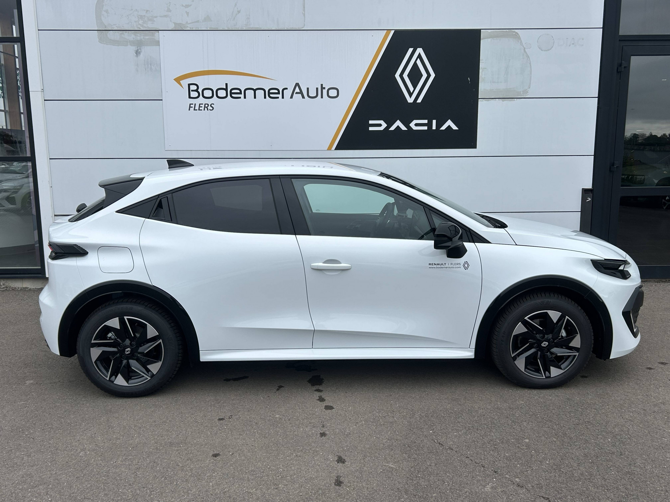 Vente en ligne Renault Clio 6 Clio E-Tech full hybrid 160 ch au prix de 25 780 €