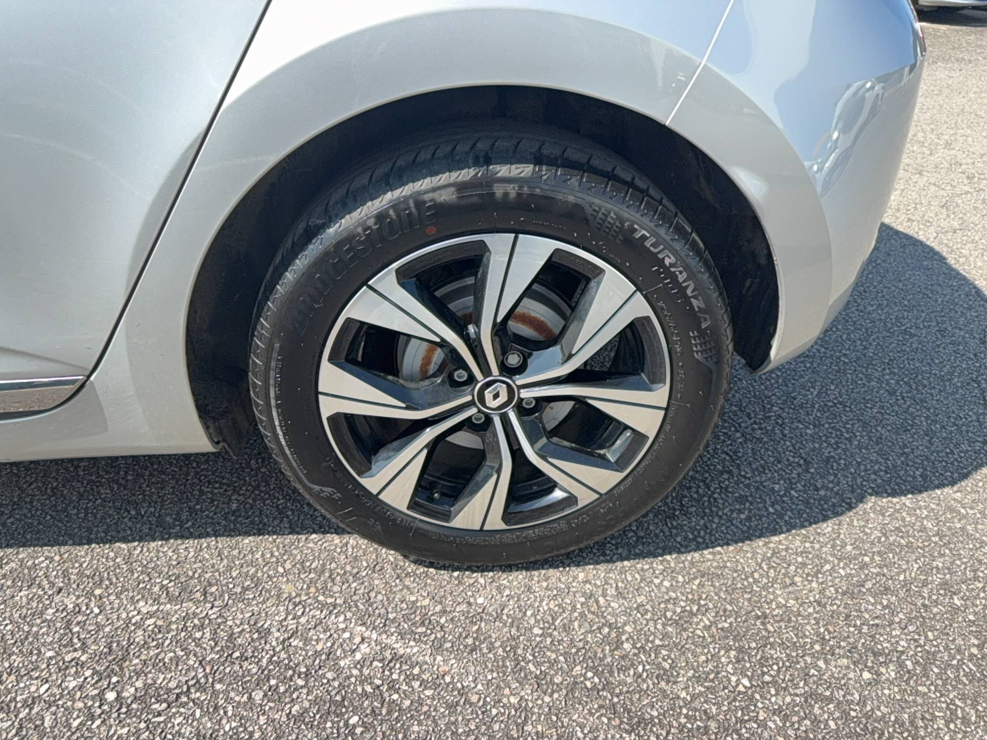 Vente en ligne Renault Clio 5 Clio E-Tech full hybrid 145 au prix de 17 990 €
