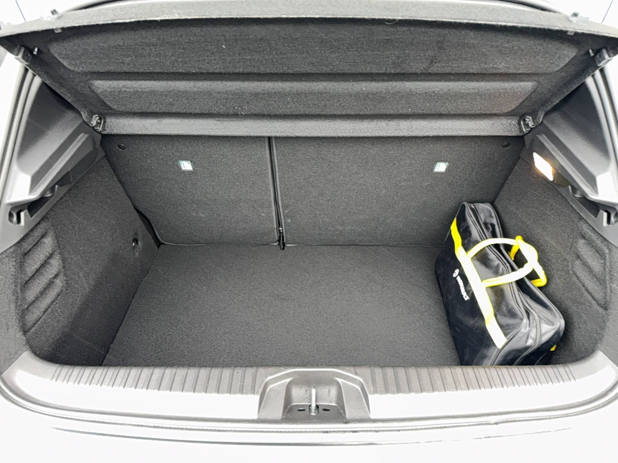 Vente en ligne Renault Clio 5 Clio E-Tech full hybrid 145 au prix de 15 990 €