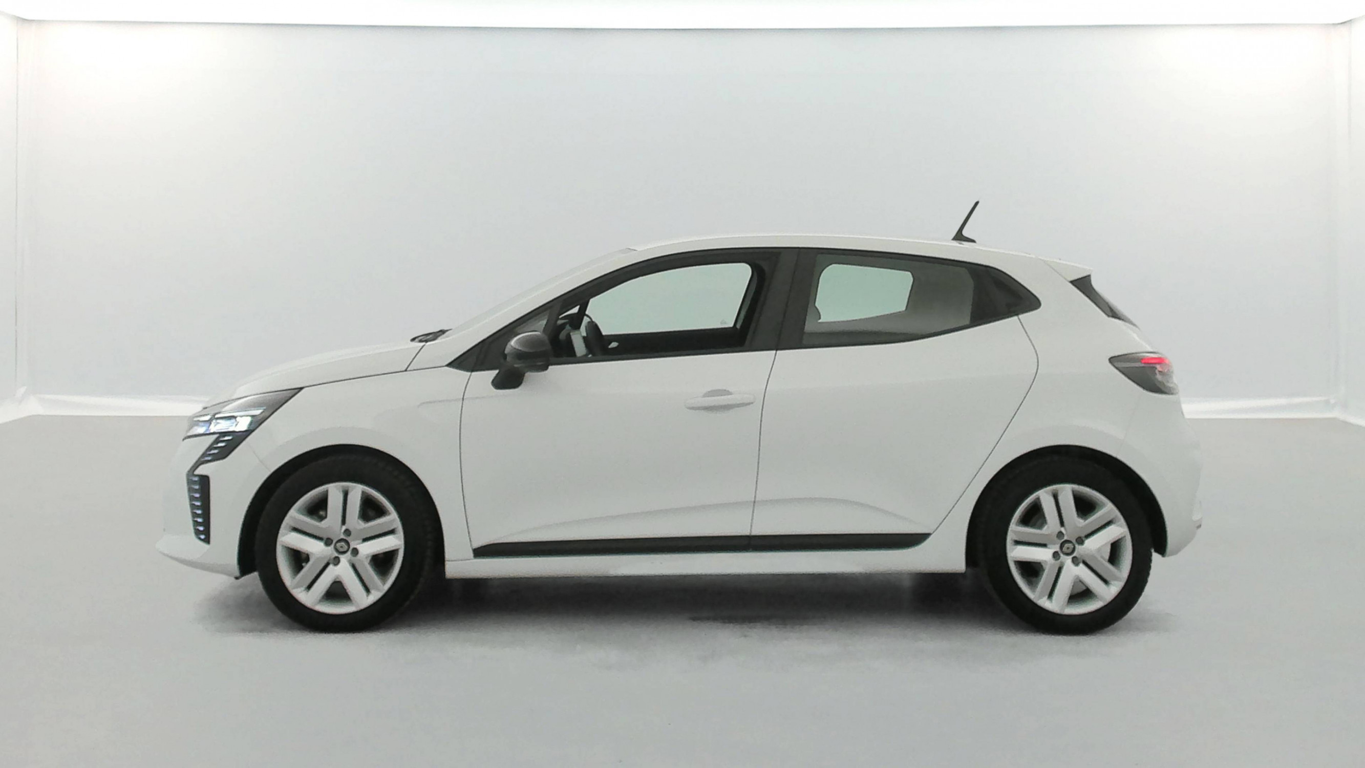 Vente en ligne Renault Clio 5 Clio E-Tech full hybrid 145 au prix de 17 990 €