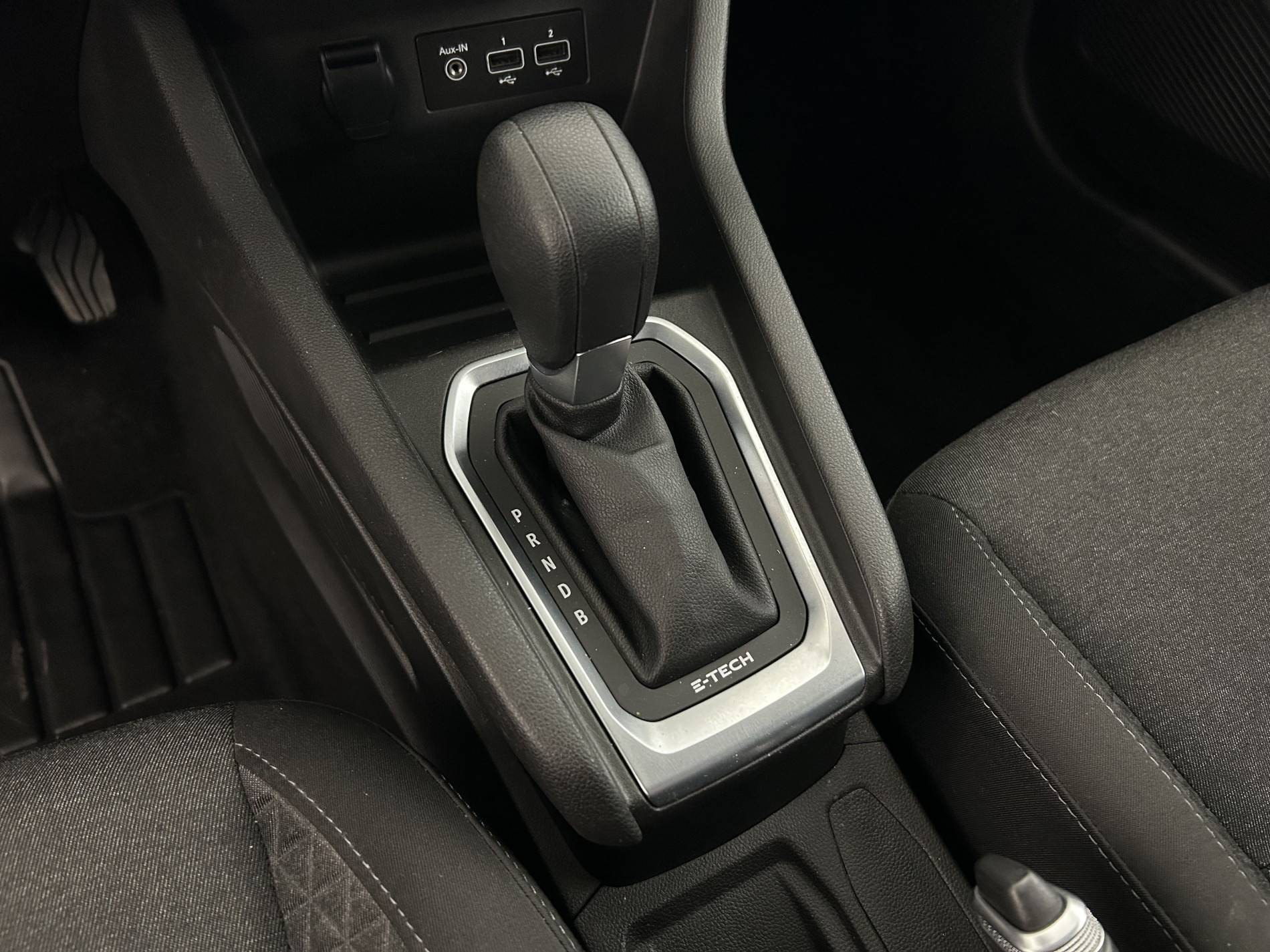 Vente en ligne Renault Clio 5 Clio E-Tech 140 - 21N au prix de 16 350 €