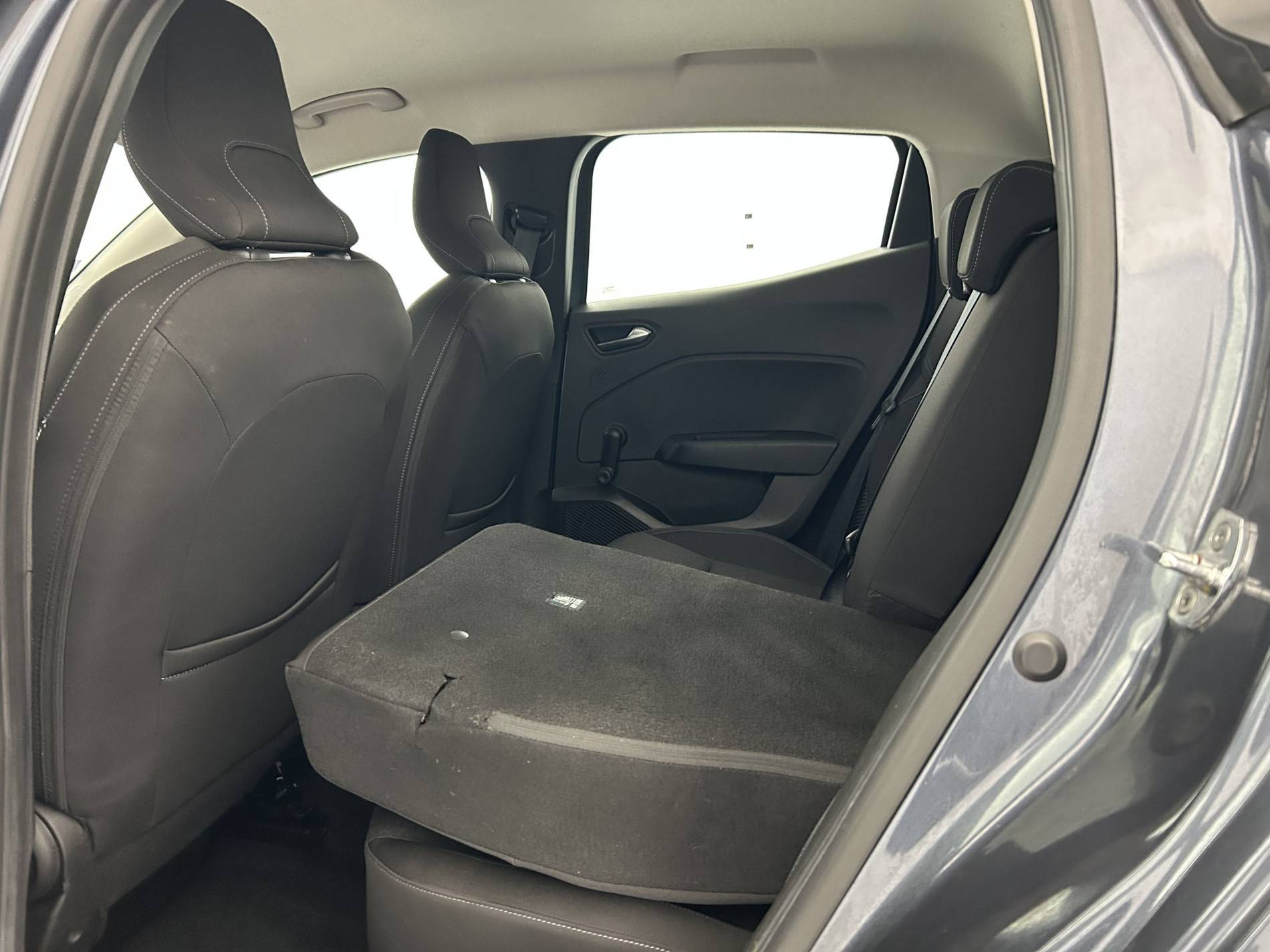 Vente en ligne Renault Clio 5 Clio E-Tech 140 - 21N au prix de 14 970 €