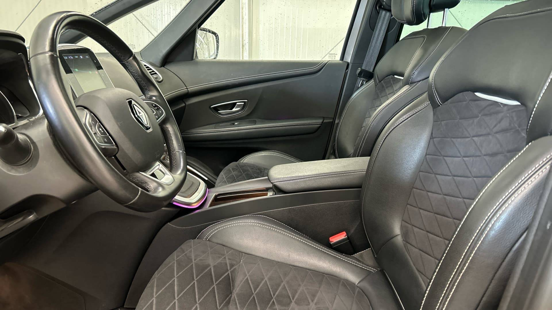 Vente en ligne Renault Grand Scenic 4 Grand Scenic TCe 160 EDC au prix de 22 990 €