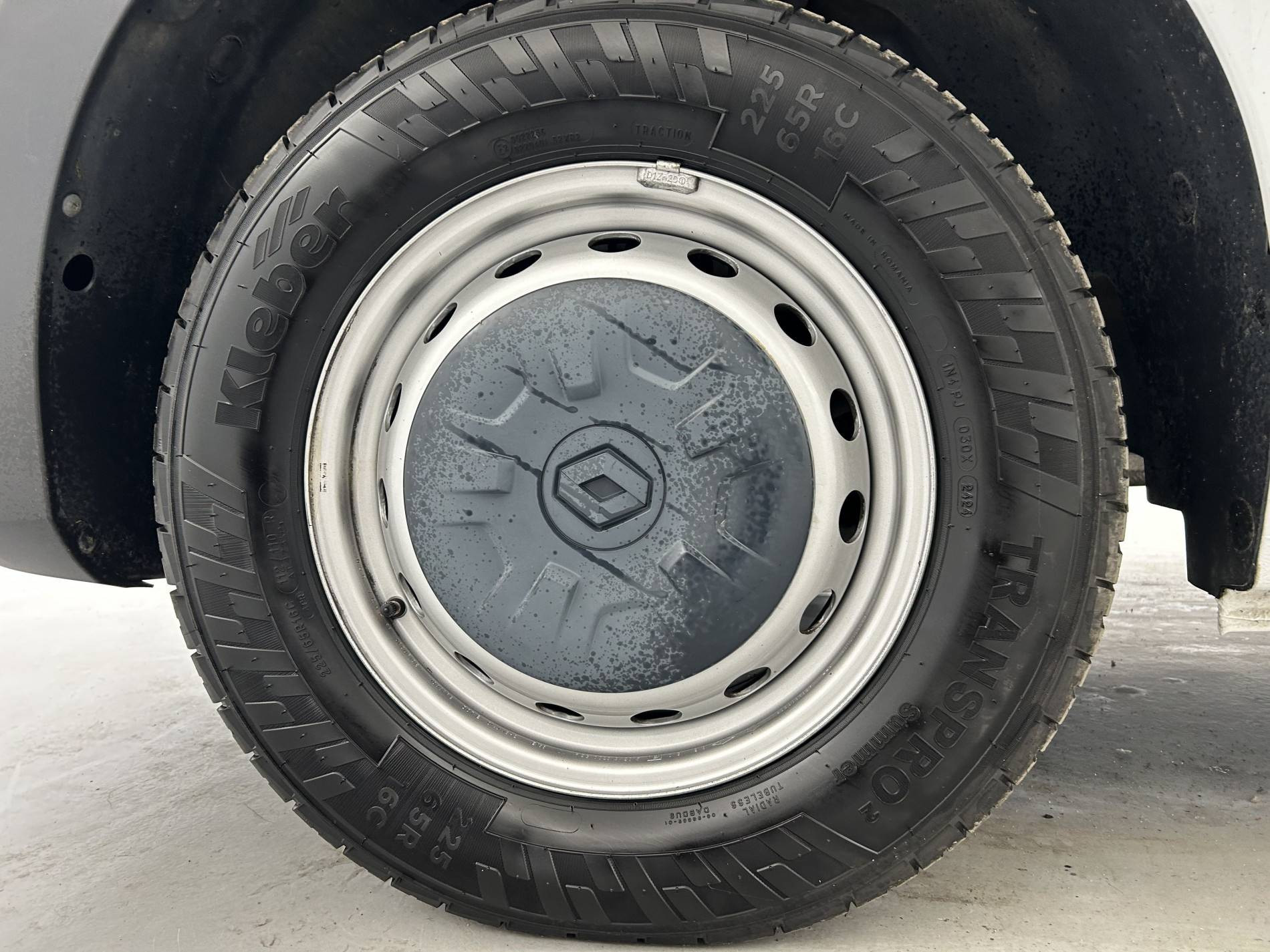 Vente en ligne Renault Master Fourgon MASTER FGN TRAC F3500 L2H2 BLUE DCI 135 au prix de 23 390 €