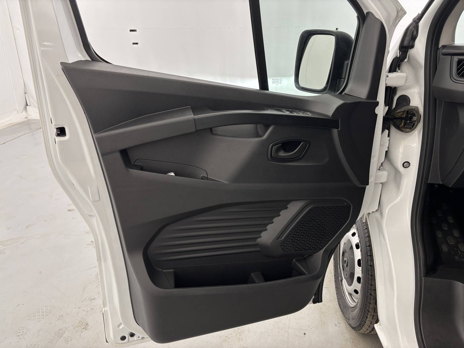 Vente en ligne Renault Trafic 3 Fourgon TRAFIC FGN L1H1 2800 KG BLUE DCI 110 au prix de 17 790 €
