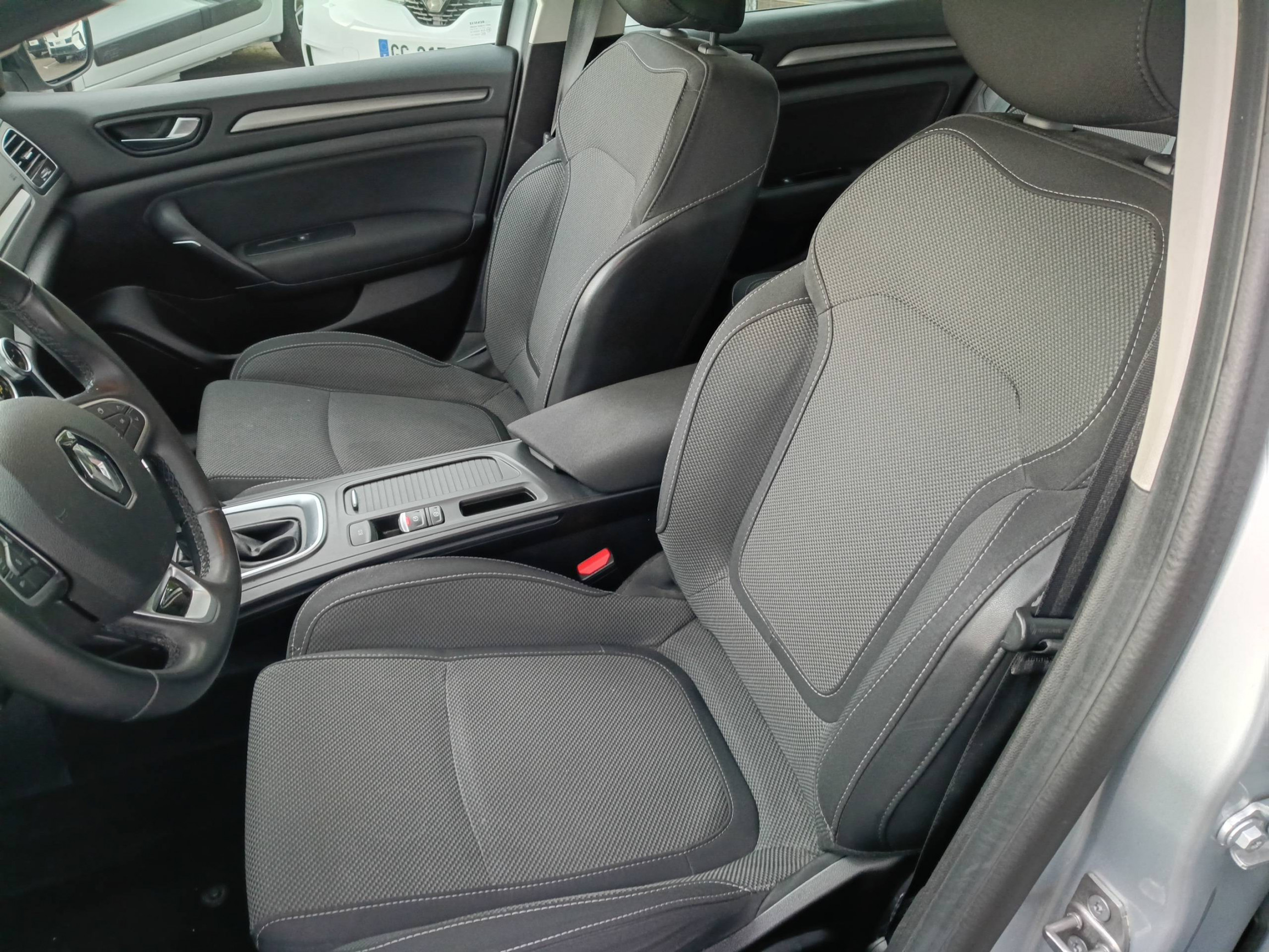 Vente en ligne Renault Megane 4  Blue dCi 115 EDC au prix de 16 990 €