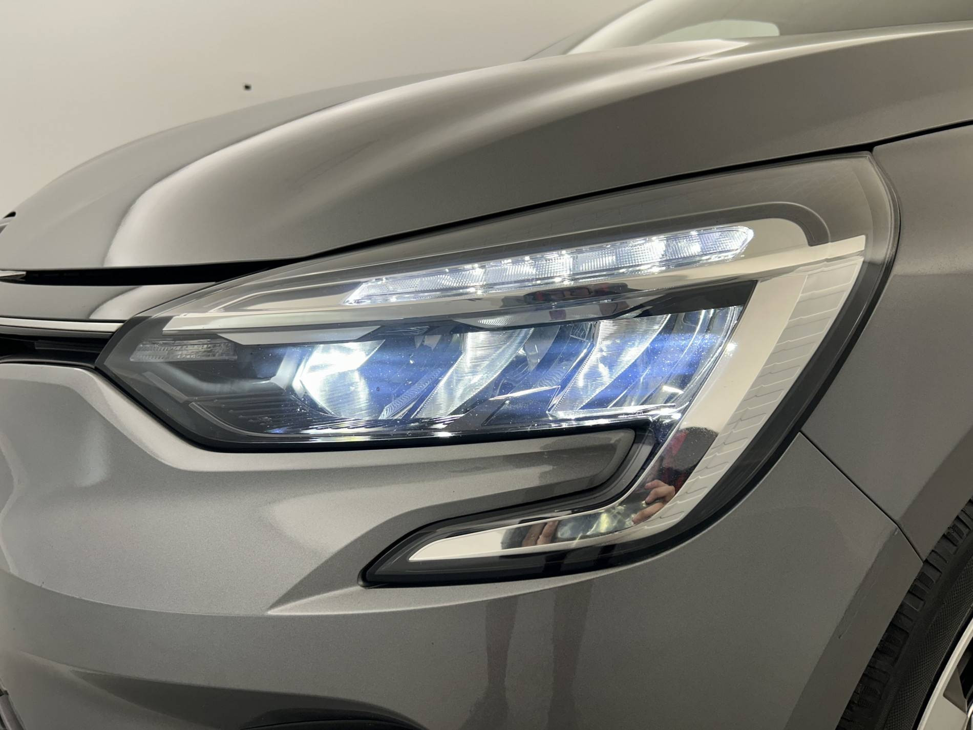Vente en ligne Renault Clio 5 Clio E-Tech full hybrid 145 au prix de 16 490 €