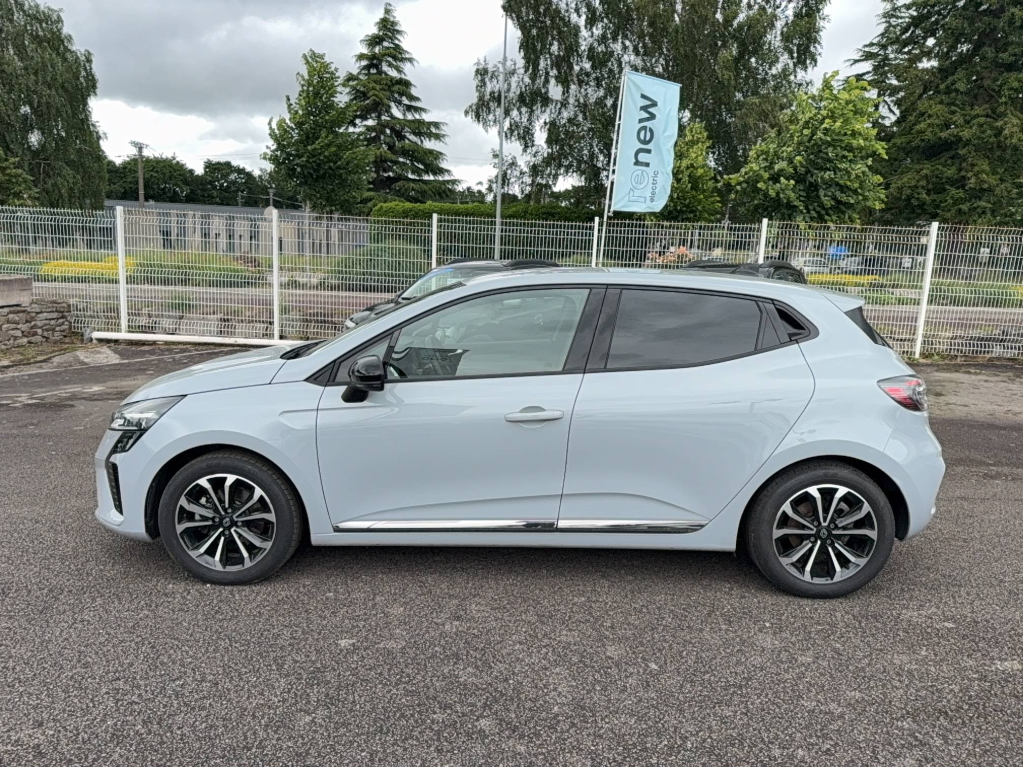 Vente en ligne Renault Clio 5 Clio E-Tech full hybrid 145 au prix de 18 490 €