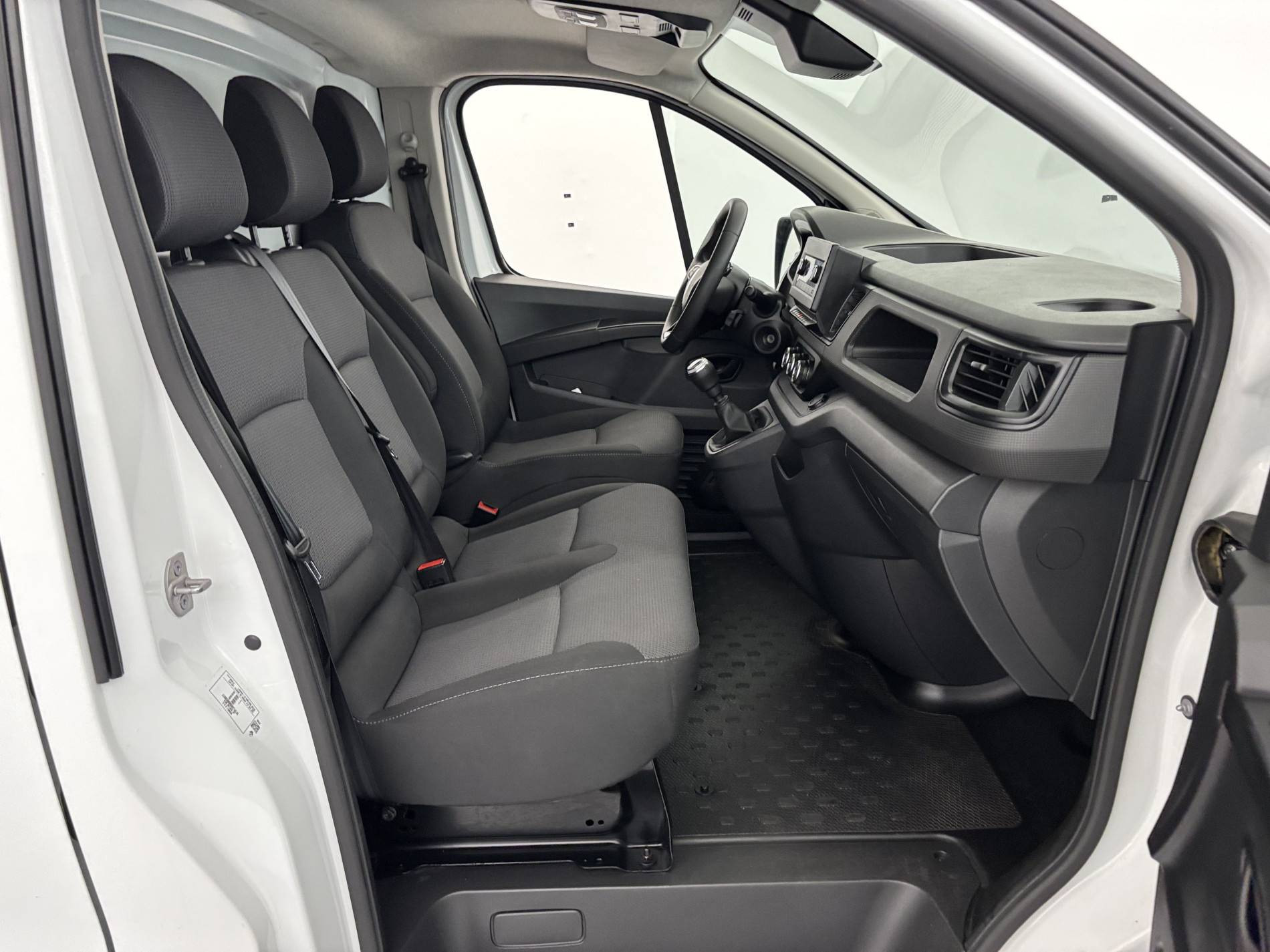 Vente en ligne Renault Trafic 3 Fourgon TRAFIC FGN L1H1 2800 KG BLUE DCI 110 au prix de 17 790 €