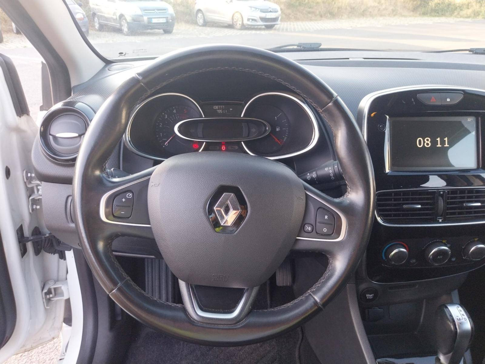 Vente en ligne Renault Clio 4 Estate Clio Estate dCi 90 E6C au prix de 11 590 €