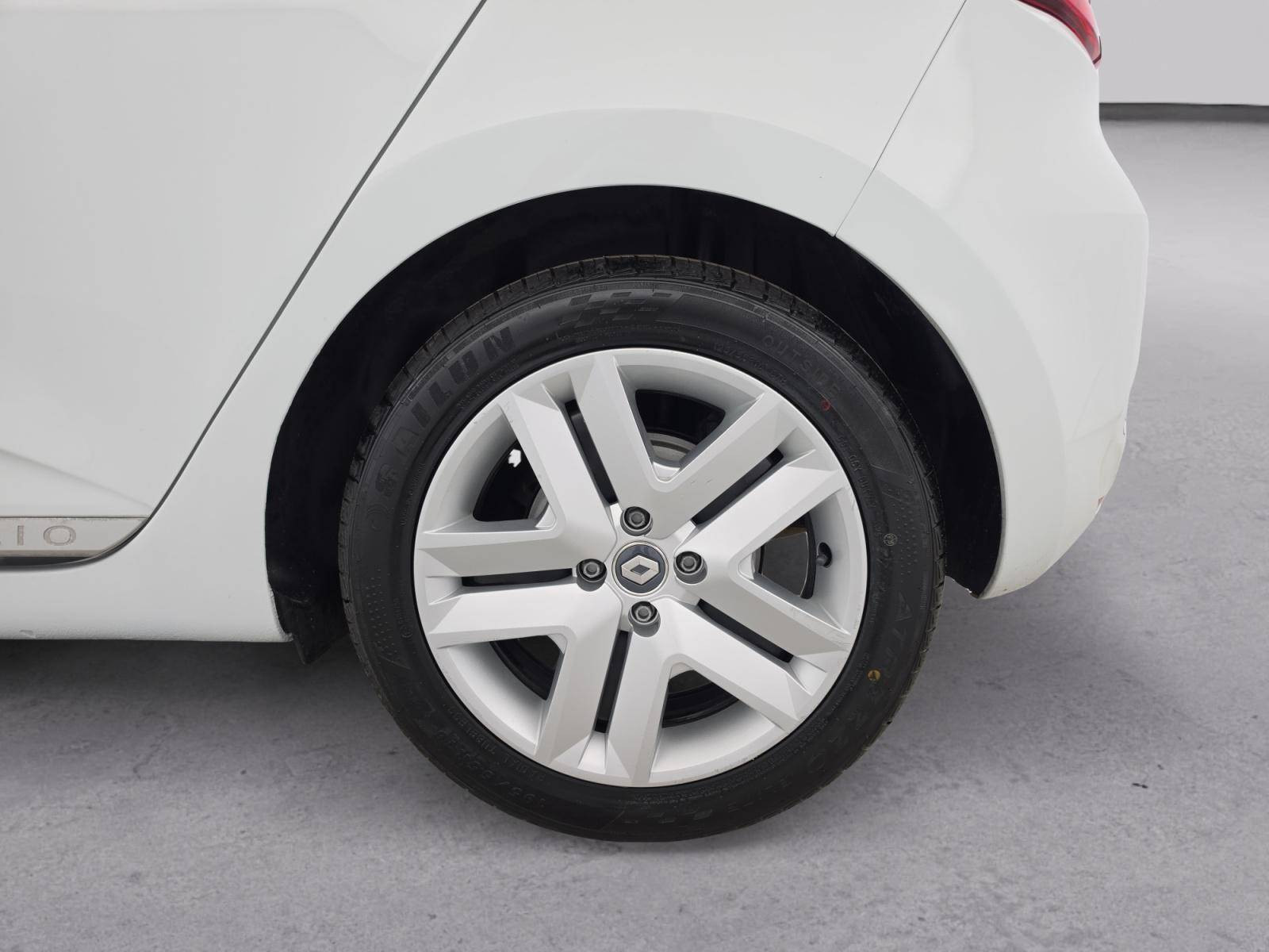 Vente en ligne Renault Clio 5 Clio E-Tech 140 - 21N au prix de 14 890 €