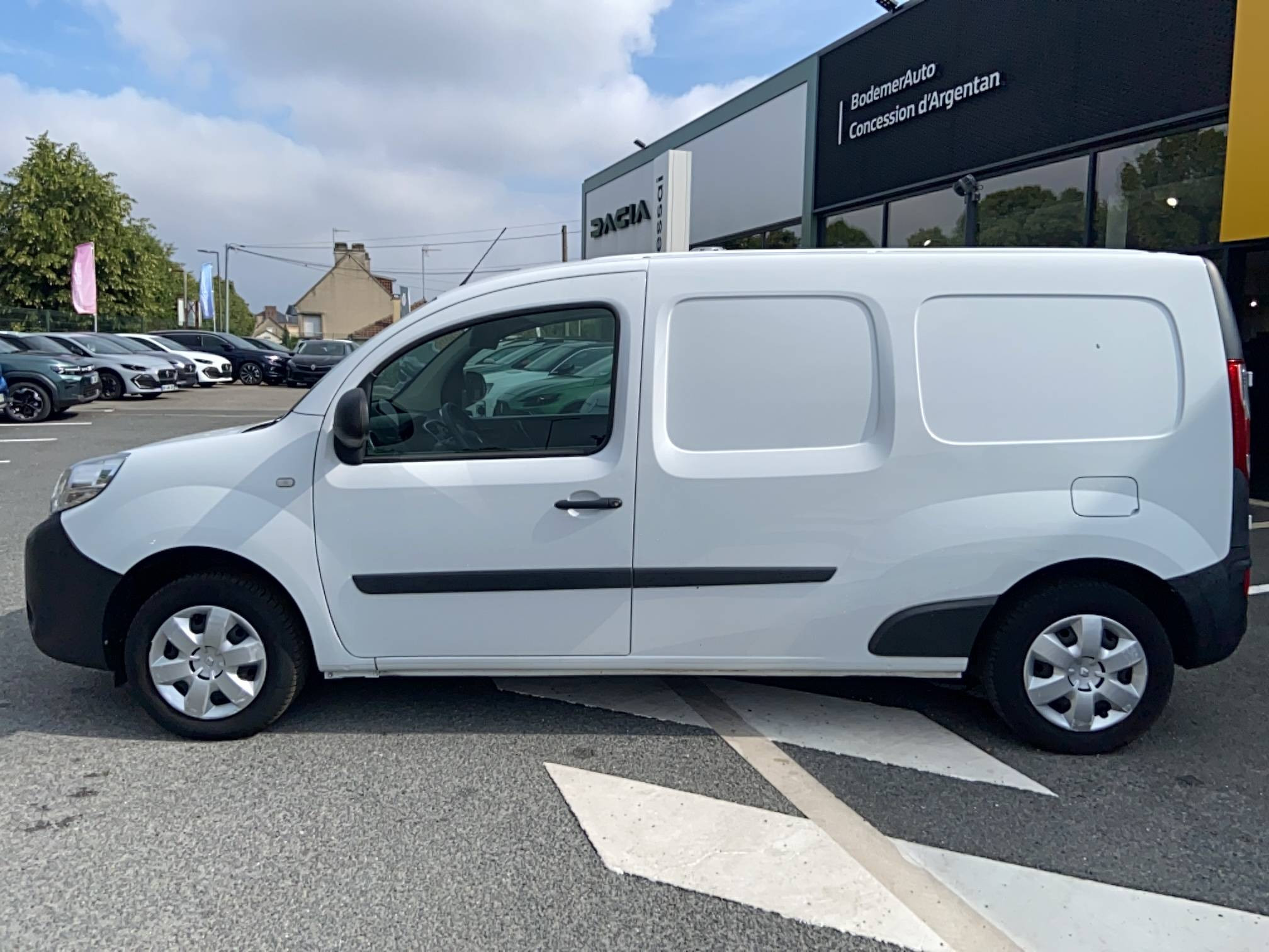 Vente en ligne Renault Kangoo Express  GRAND VOLUME BLUE DCI 115 au prix de 12 000 €