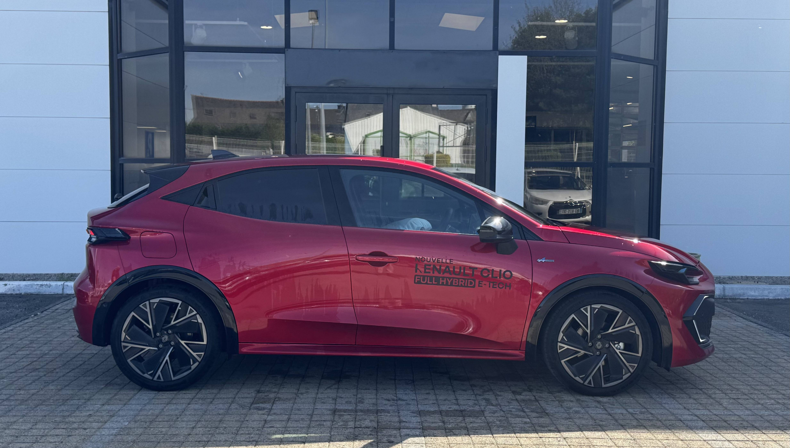 Vente en ligne Renault Clio 6 Clio E-Tech full hybrid 160 ch au prix de 29 290 €