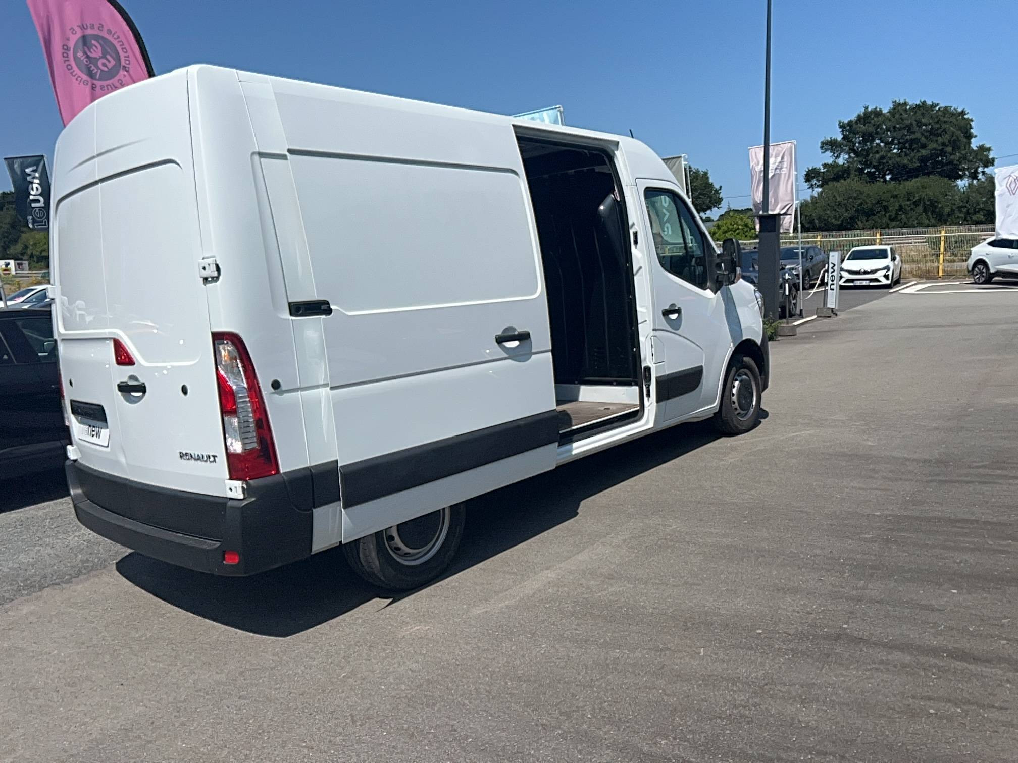 Vente en ligne Renault Master Fourgon MASTER FGN TRAC F3500 L2H2 BLUE DCI 135 au prix de 22 990 €