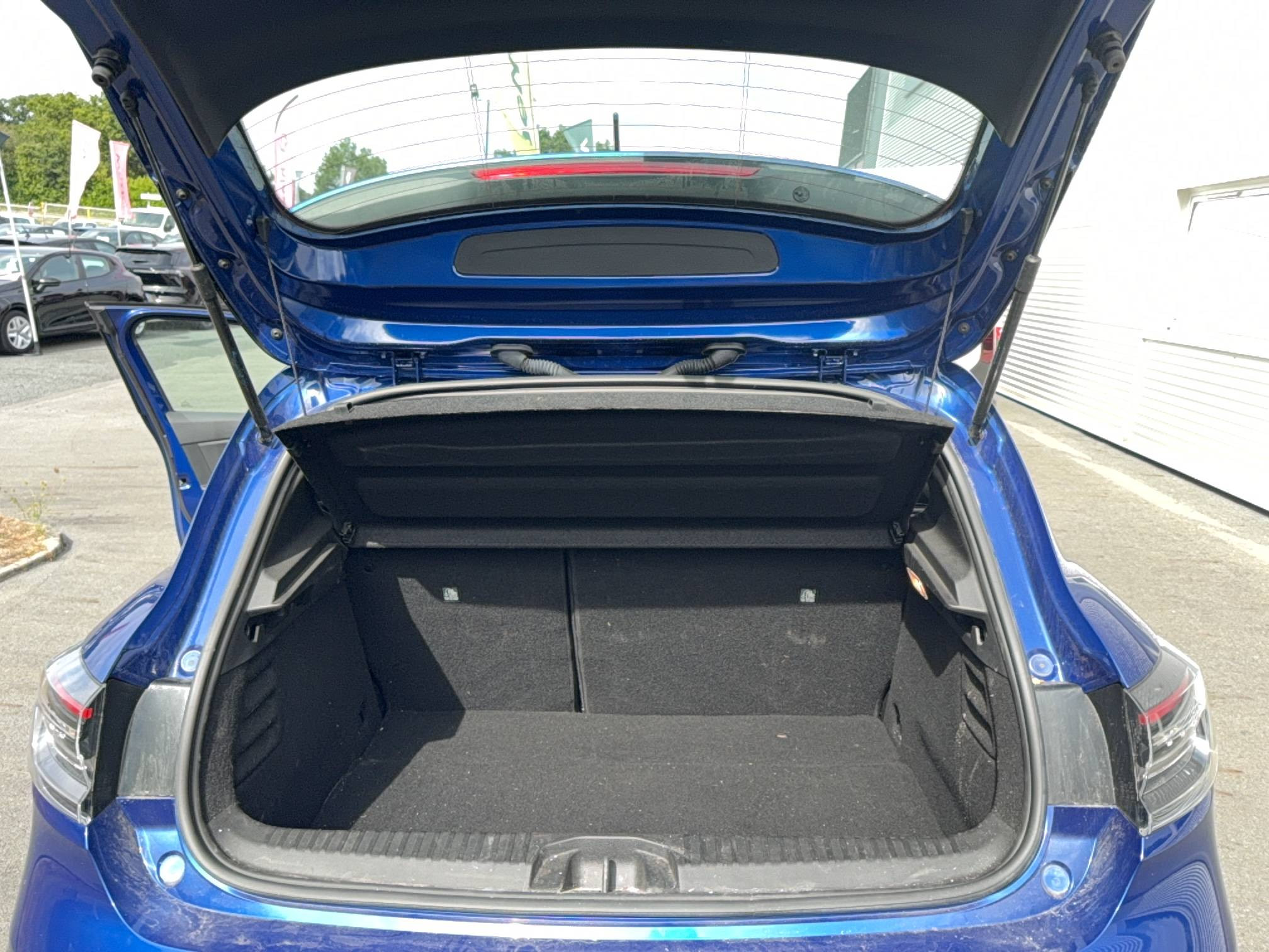 Vente en ligne Renault Clio 5 Clio E-Tech full hybrid 145 au prix de 17 990 €