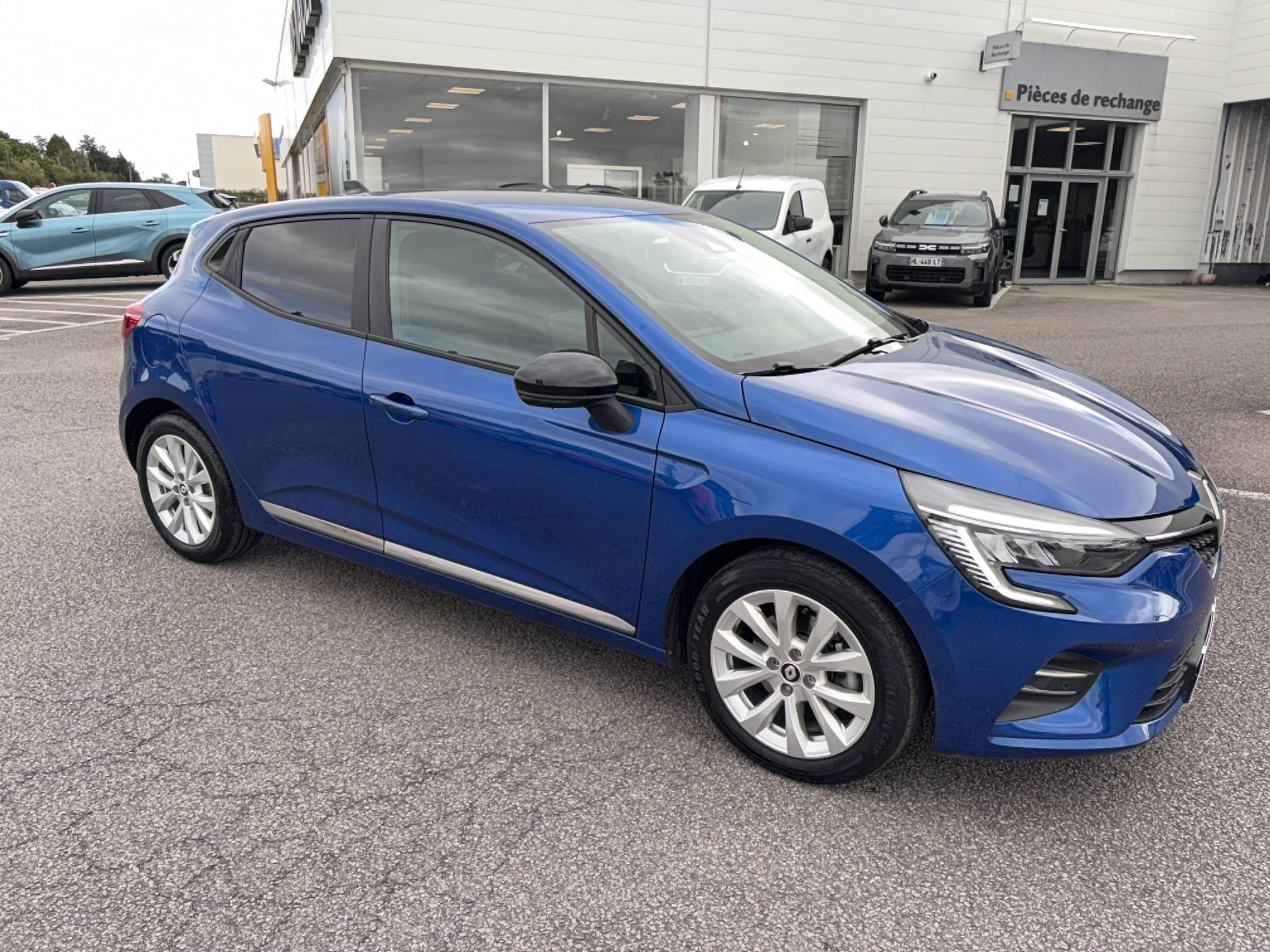 Vente en ligne Renault Clio 5 Clio E-Tech full hybrid 145 au prix de 16 490 €