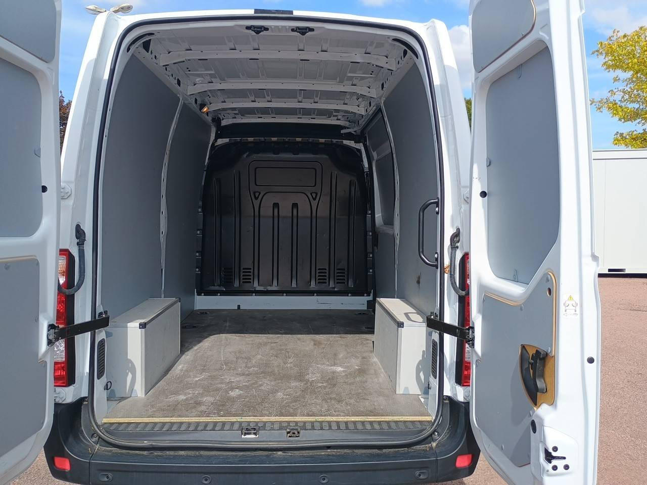 Vente en ligne Renault Master Fourgon MASTER FGN TRAC F3500 L2H2 BLUE DCI 135 au prix de 23 990 €