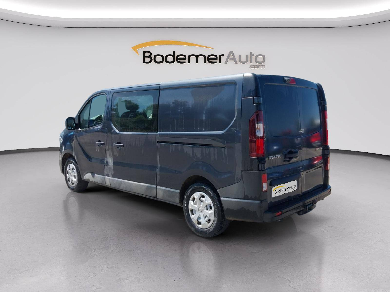 Vente en ligne Renault Trafic Cabine Approfondie TRAFIC CA L2H1 3000 KG BLUE DCI 170 au prix de 29 990 €