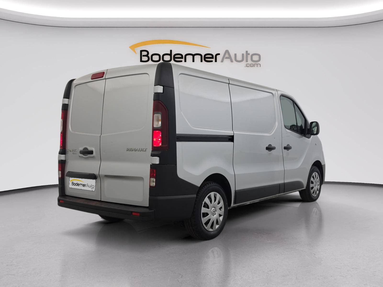 Vente en ligne Renault Trafic 3 Fourgon TRAFIC FGN L1H1 1000 KG DCI 120 au prix de 17 990 €