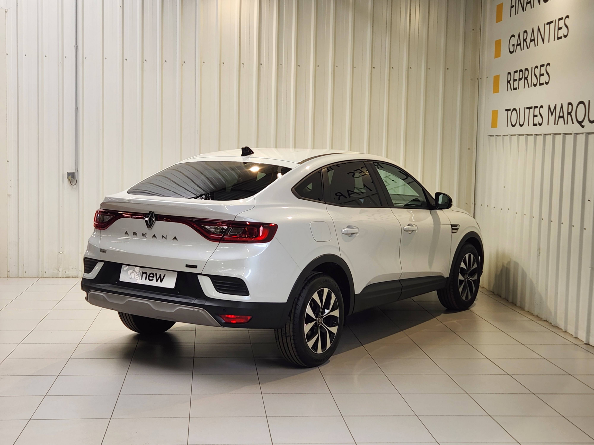 Vente en ligne Renault Arkana  E-Tech hybride 145 - 22 au prix de 15 999 €