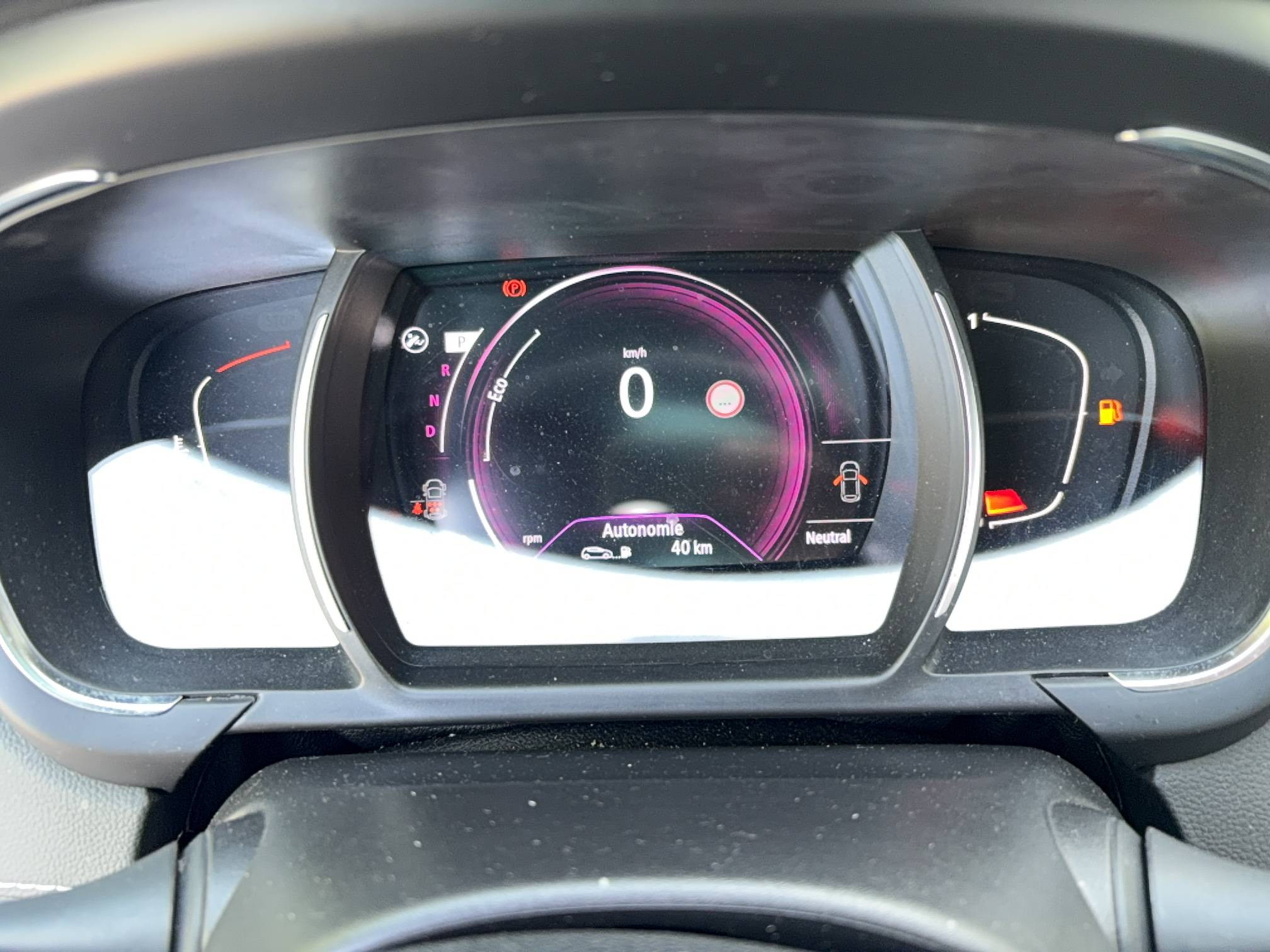 Vente en ligne Renault Grand Scenic 4 Grand Scenic TCe 140 EDC au prix de 22 590 €