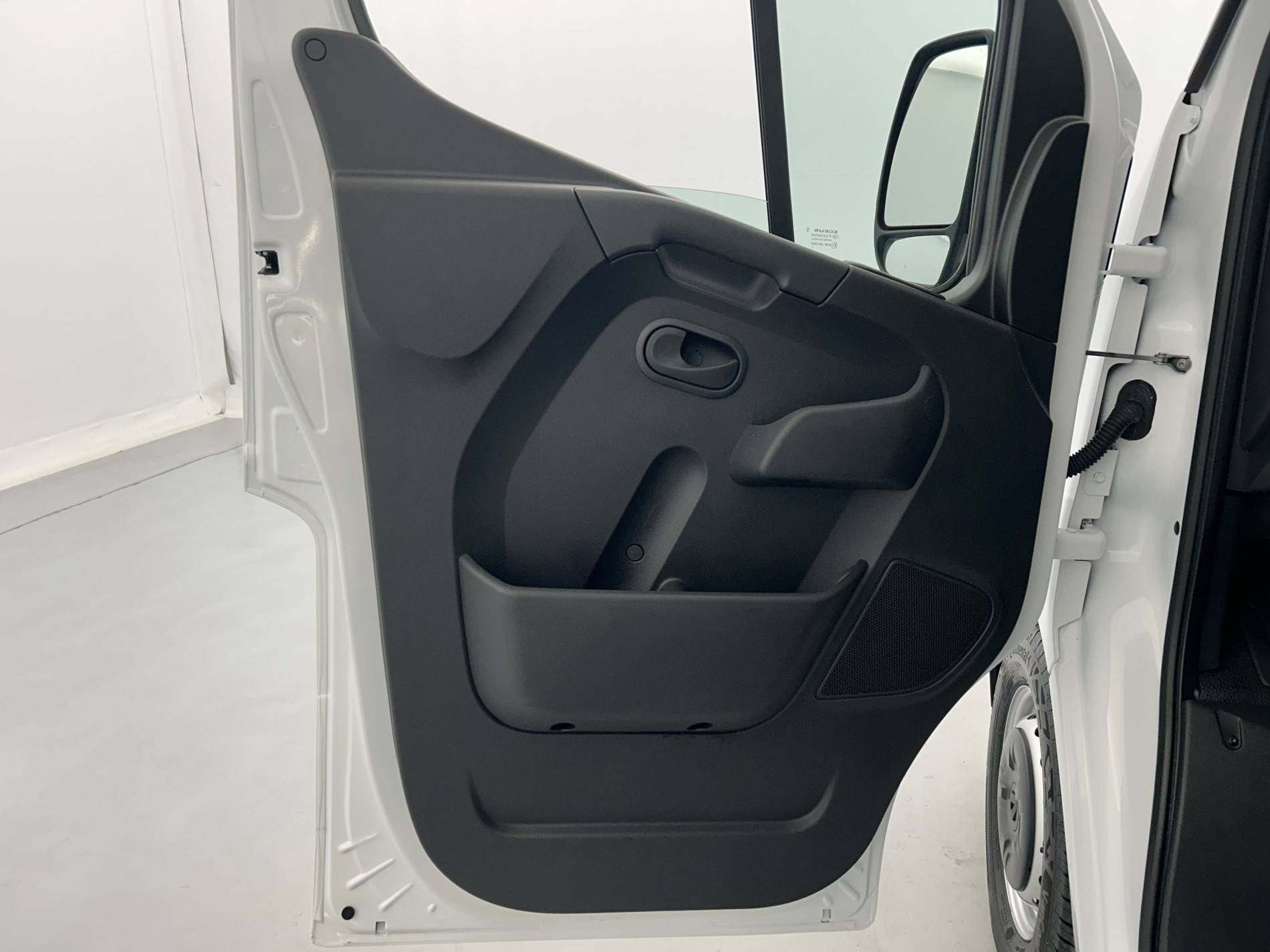 Vente en ligne Renault Master Fourgon MASTER FGN TRAC F3500 L3H3 BLUE DCI 135 au prix de 27 490 €