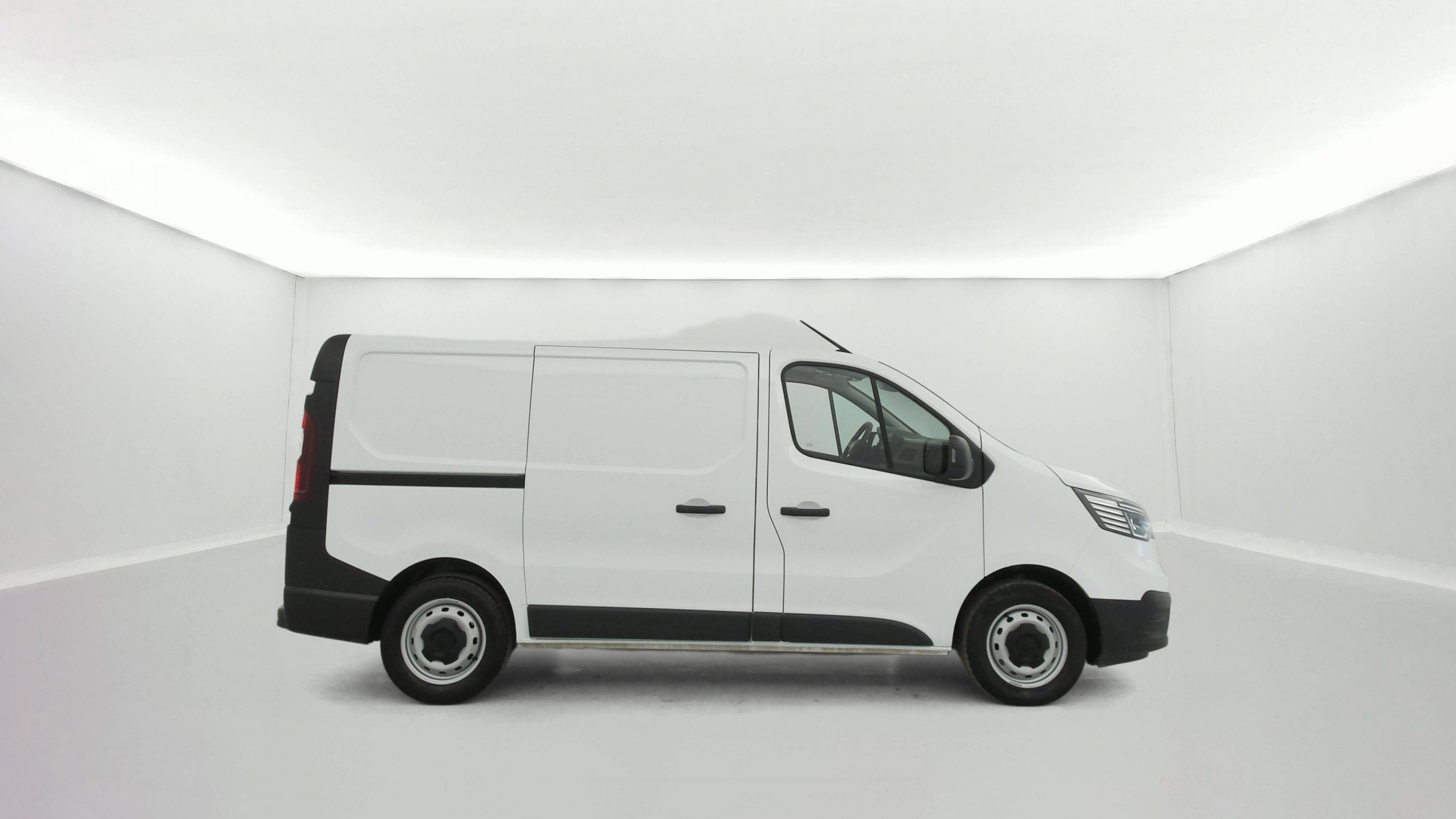 Vente en ligne Renault Trafic 3 Fourgon TRAFIC FG BLUE DCI 130 L1H1 3T GSR2 au prix de 24 390 €