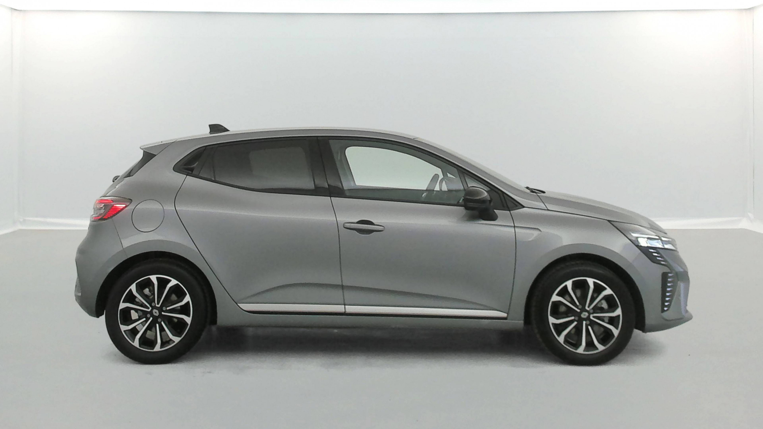 Vente en ligne Renault Clio 5 Clio E-Tech full hybrid 145 au prix de 19 290 €