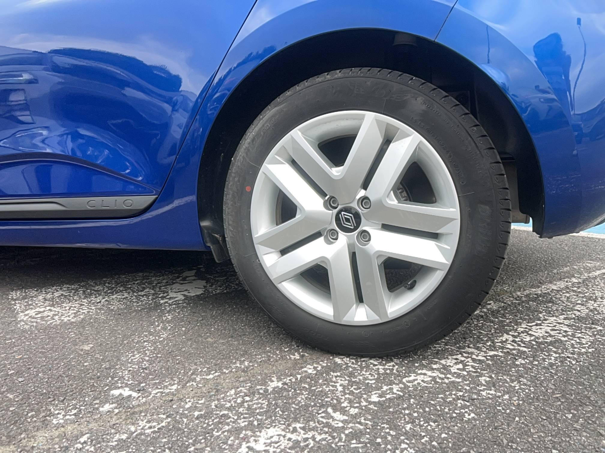 Vente en ligne Renault Clio 5 Clio TCe 90 au prix de 15 990 €