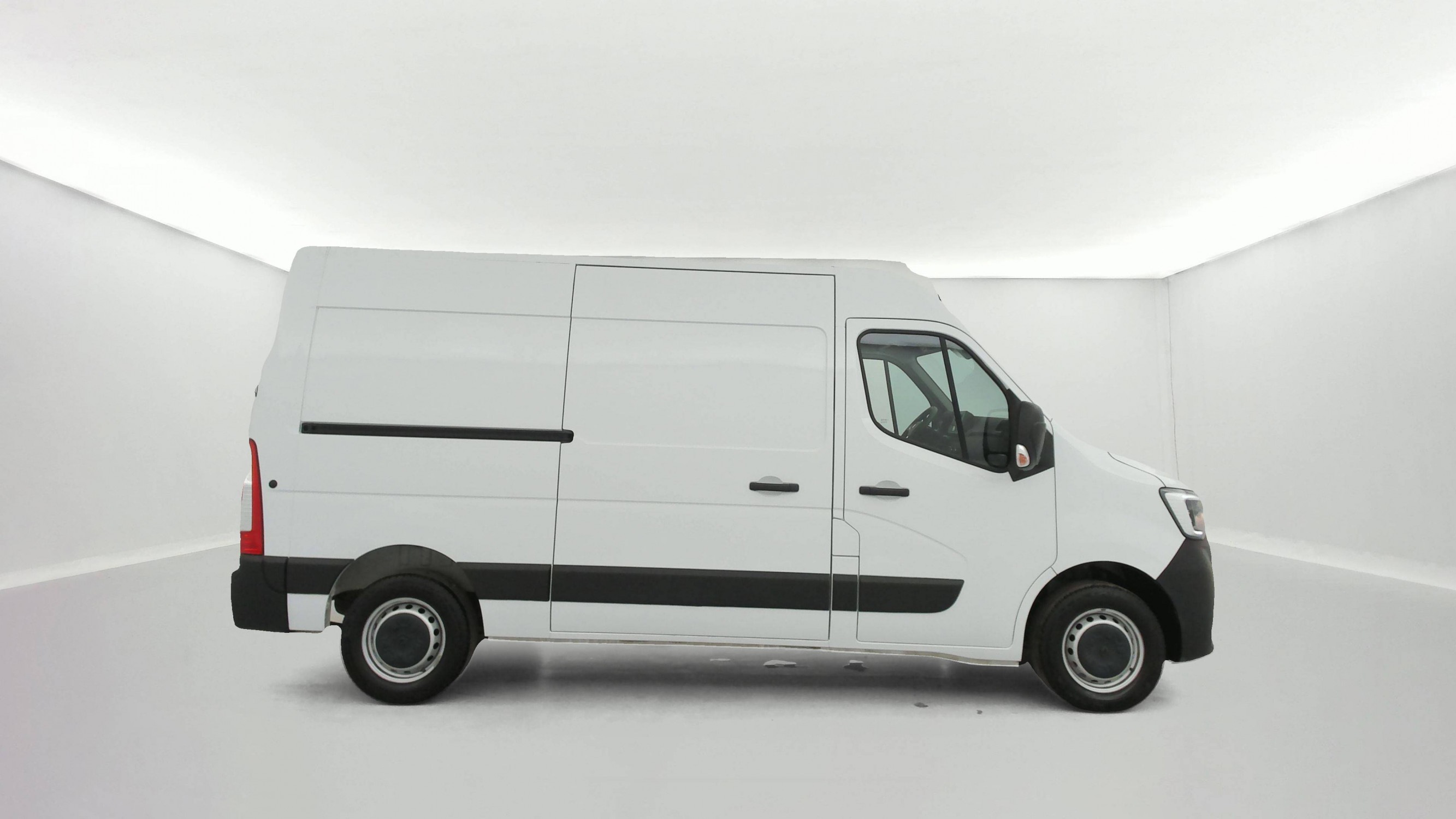 Vente en ligne Renault Master Fourgon MASTER FGN TRAC F3500 L2H2 BLUE DCI 135 au prix de 24 900 €