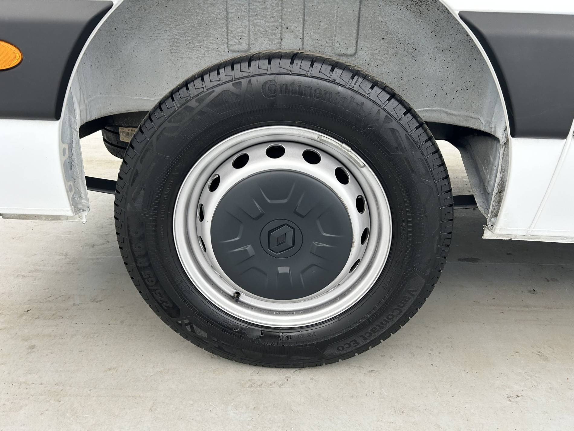 Vente en ligne Renault Master Fourgon MASTER FGN TRAC F3500 L3H3 BLUE DCI 135 au prix de 29 990 €