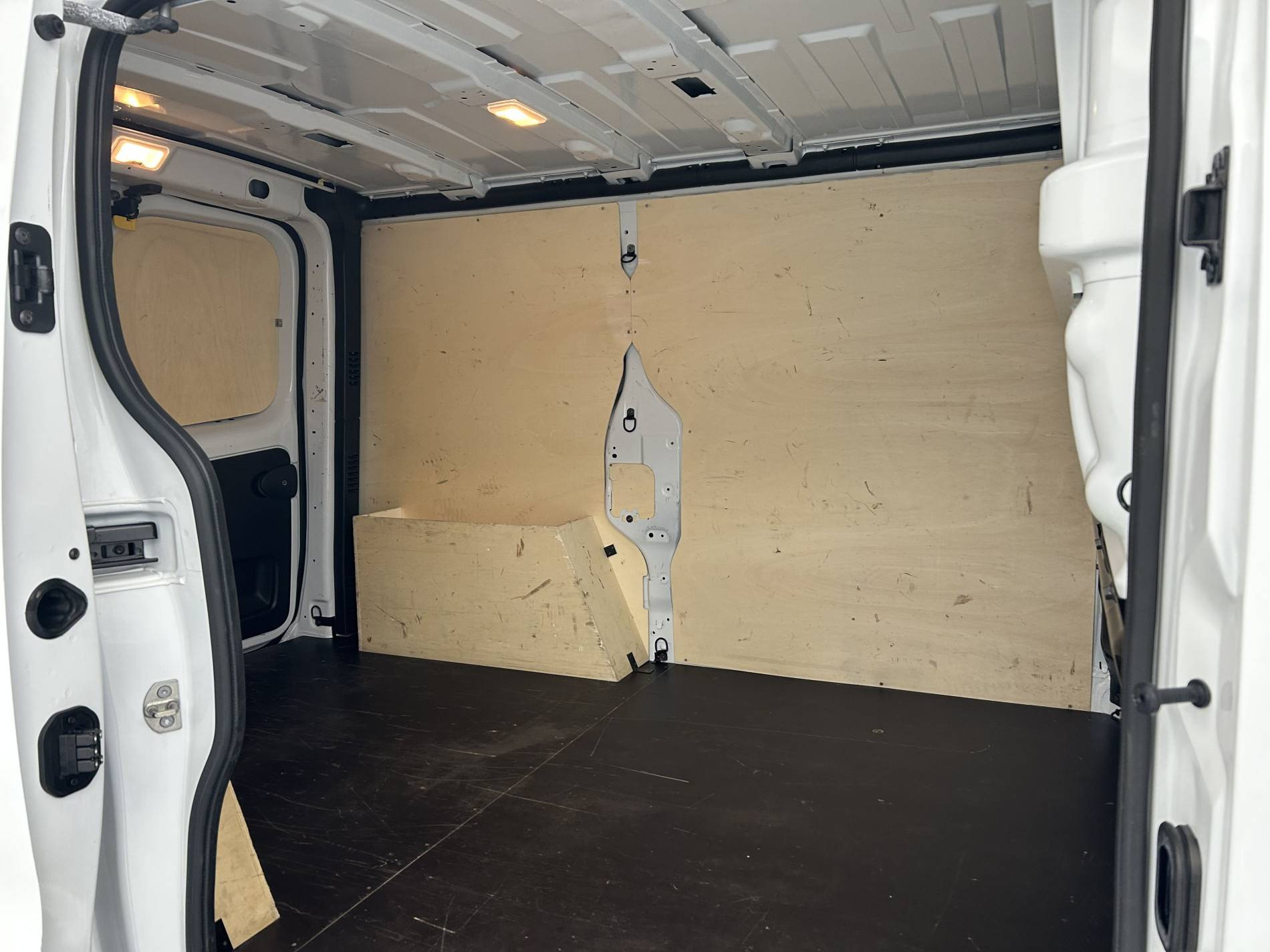 Vente en ligne Renault Trafic 3 Fourgon TRAFIC FG BLUE DCI 130 L1H1 3T GSR2 au prix de 23 990 €