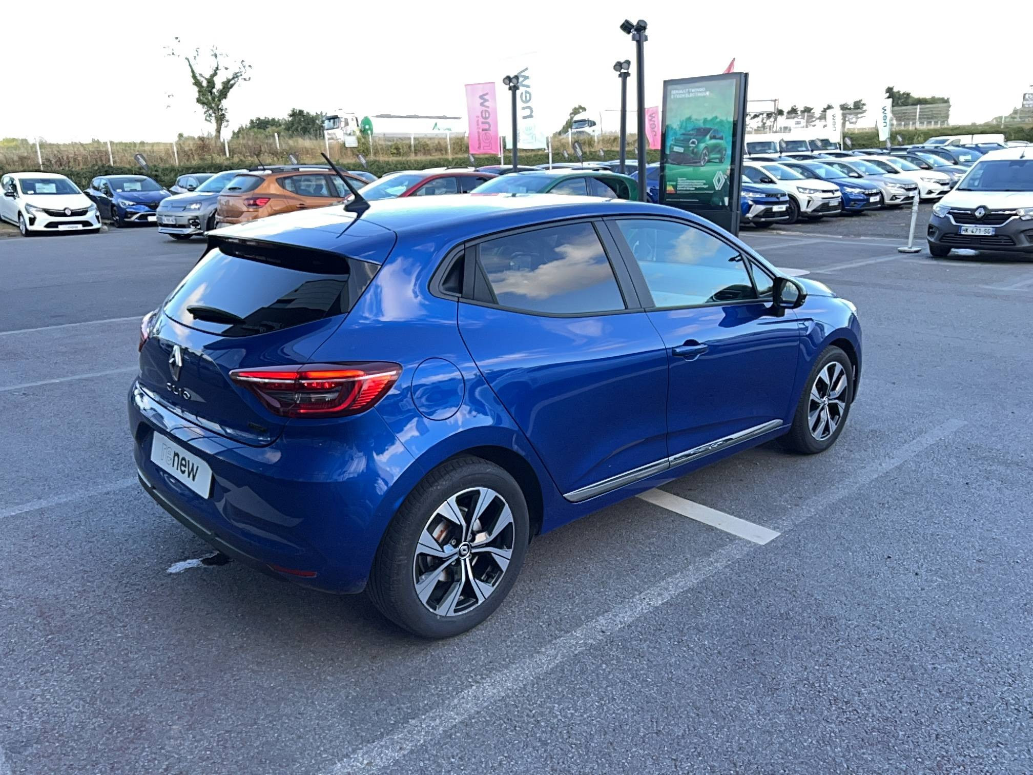 Vente en ligne Renault Clio 5 Clio E-Tech full hybrid 145 au prix de 16 990 €