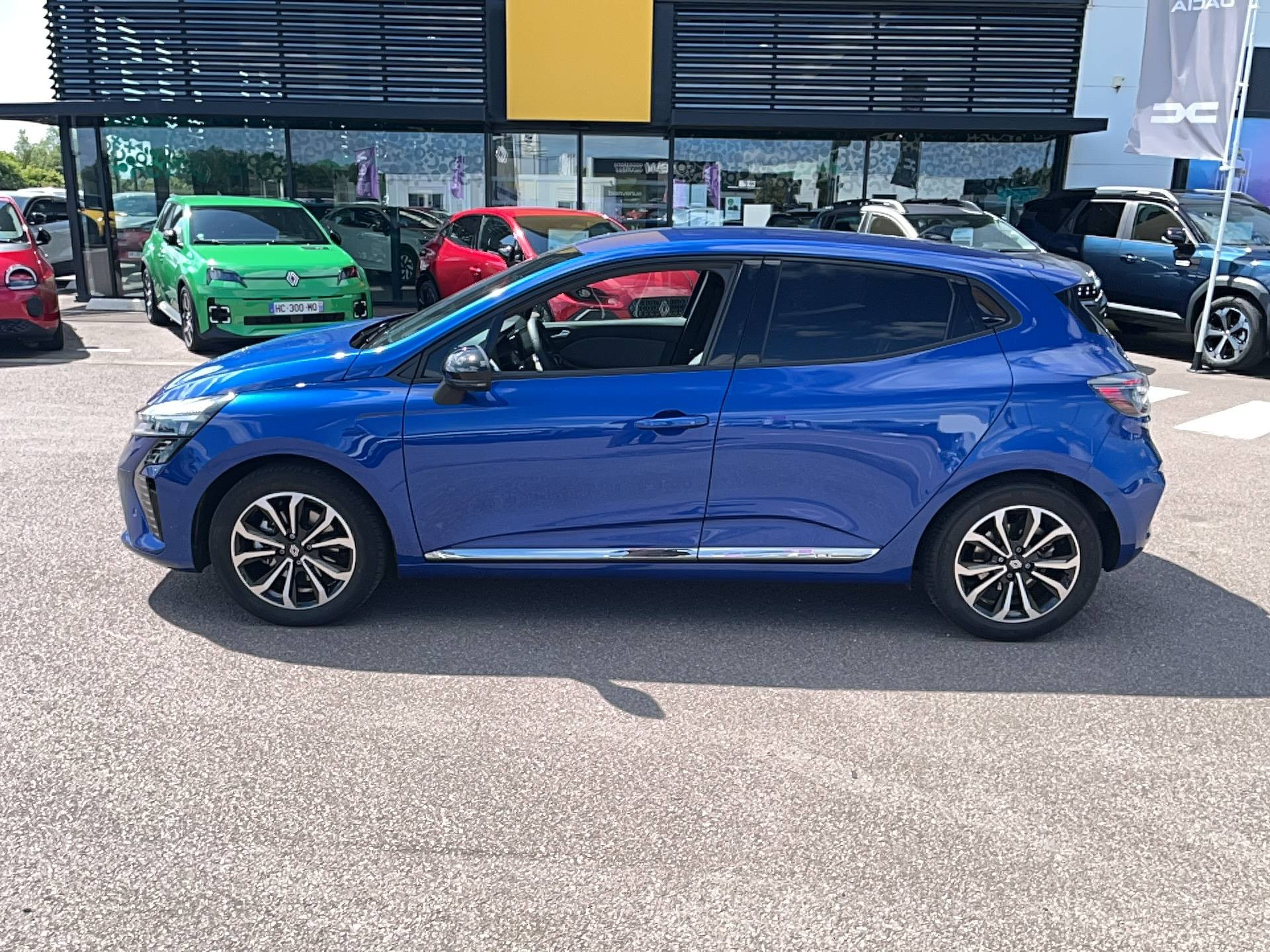 Vente en ligne Renault Clio 5 Clio E-Tech full hybrid 145 au prix de 20 791 €